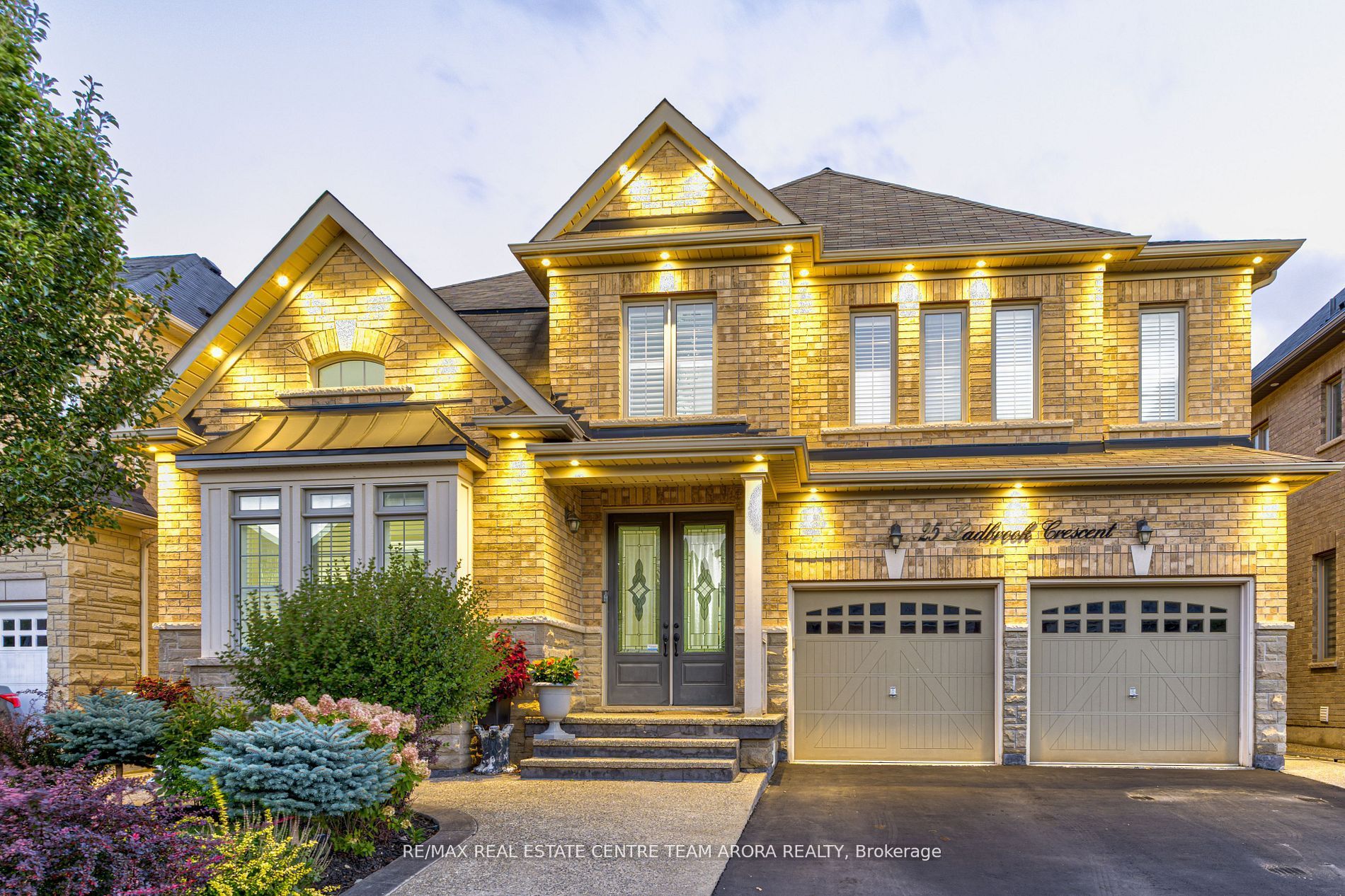 25 Ladbrook Cres