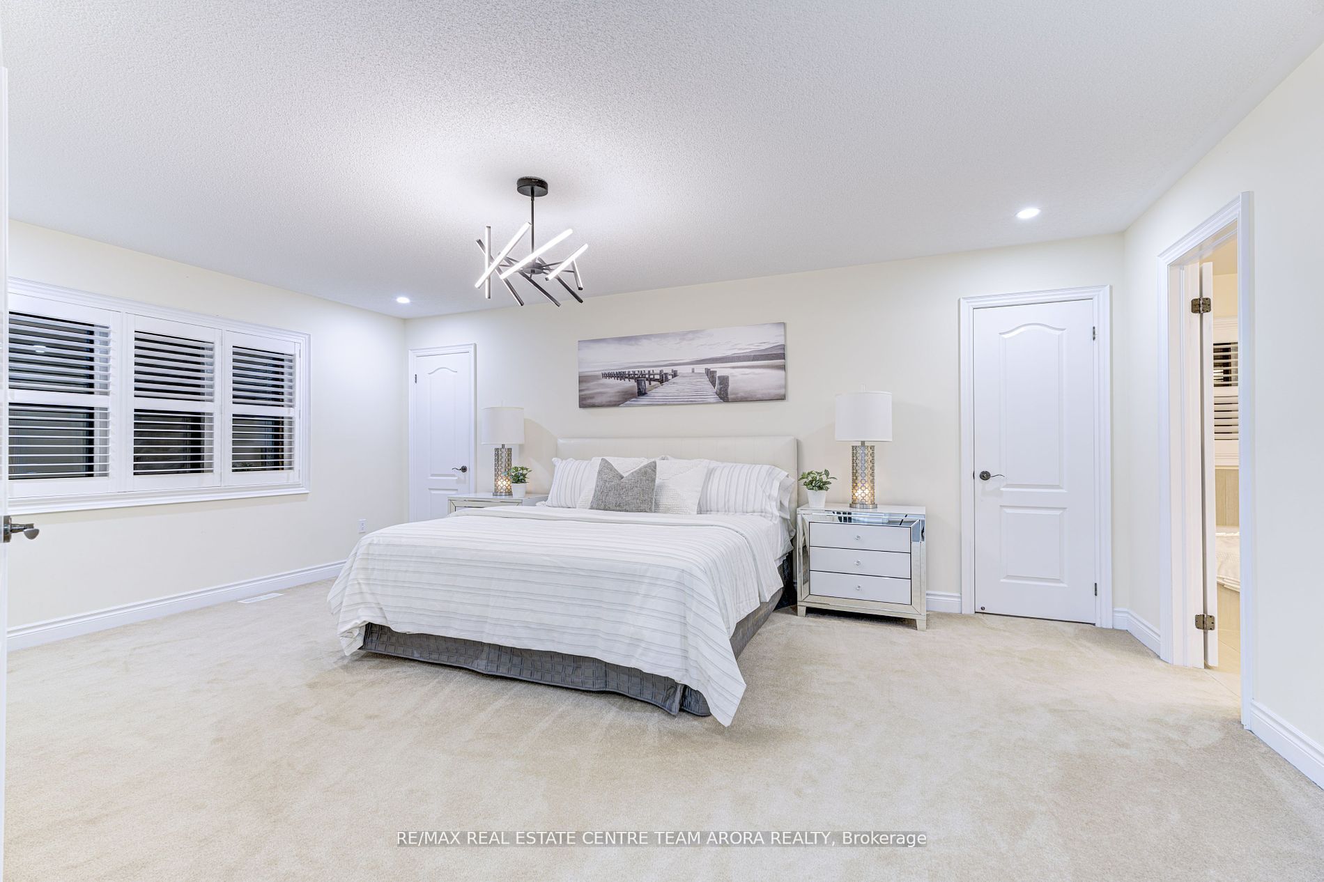 25 Ladbrook Cres