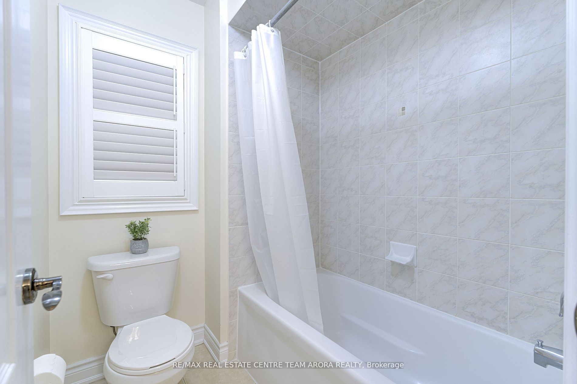 25 Ladbrook Cres