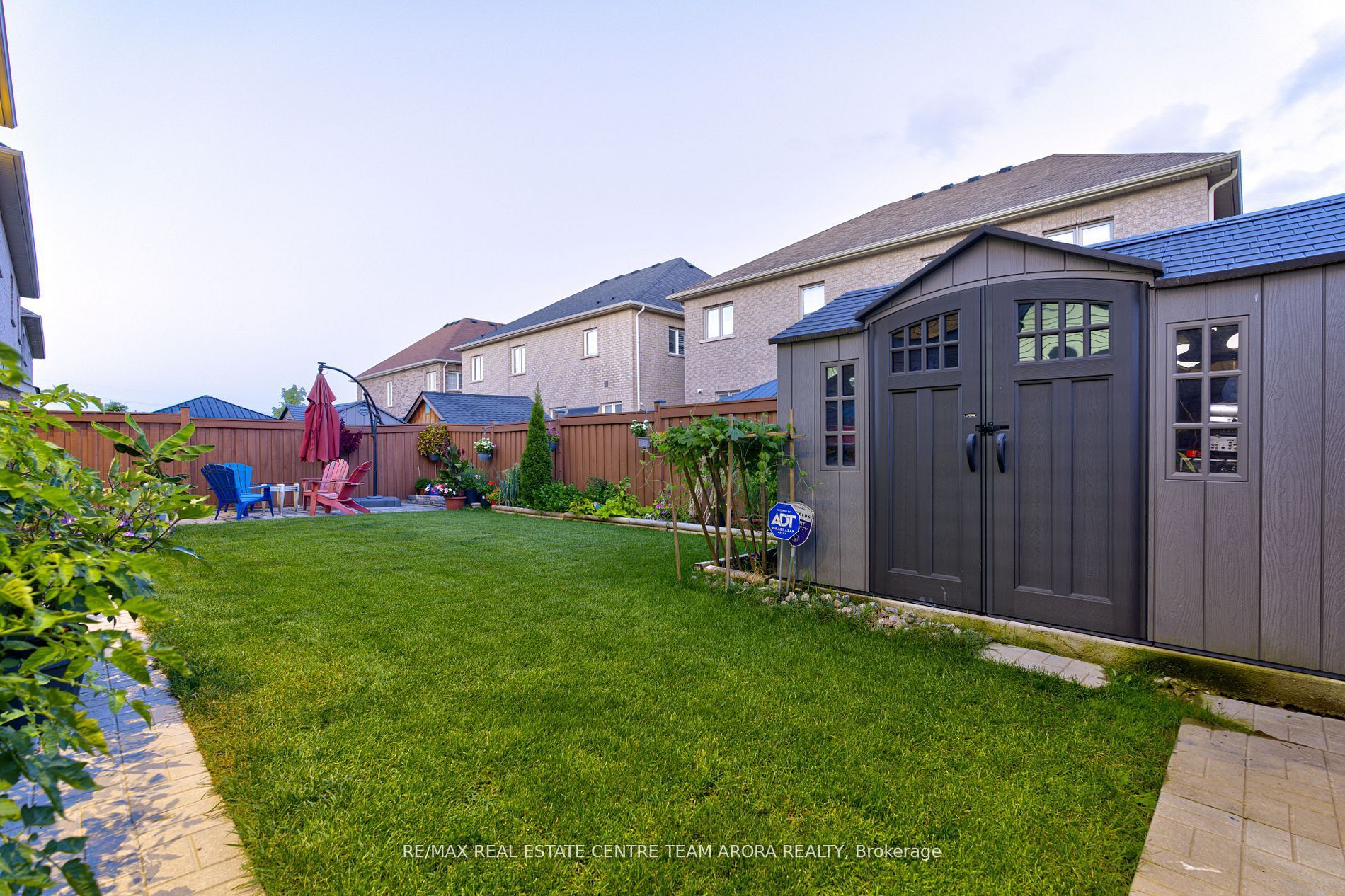 25 Ladbrook Cres