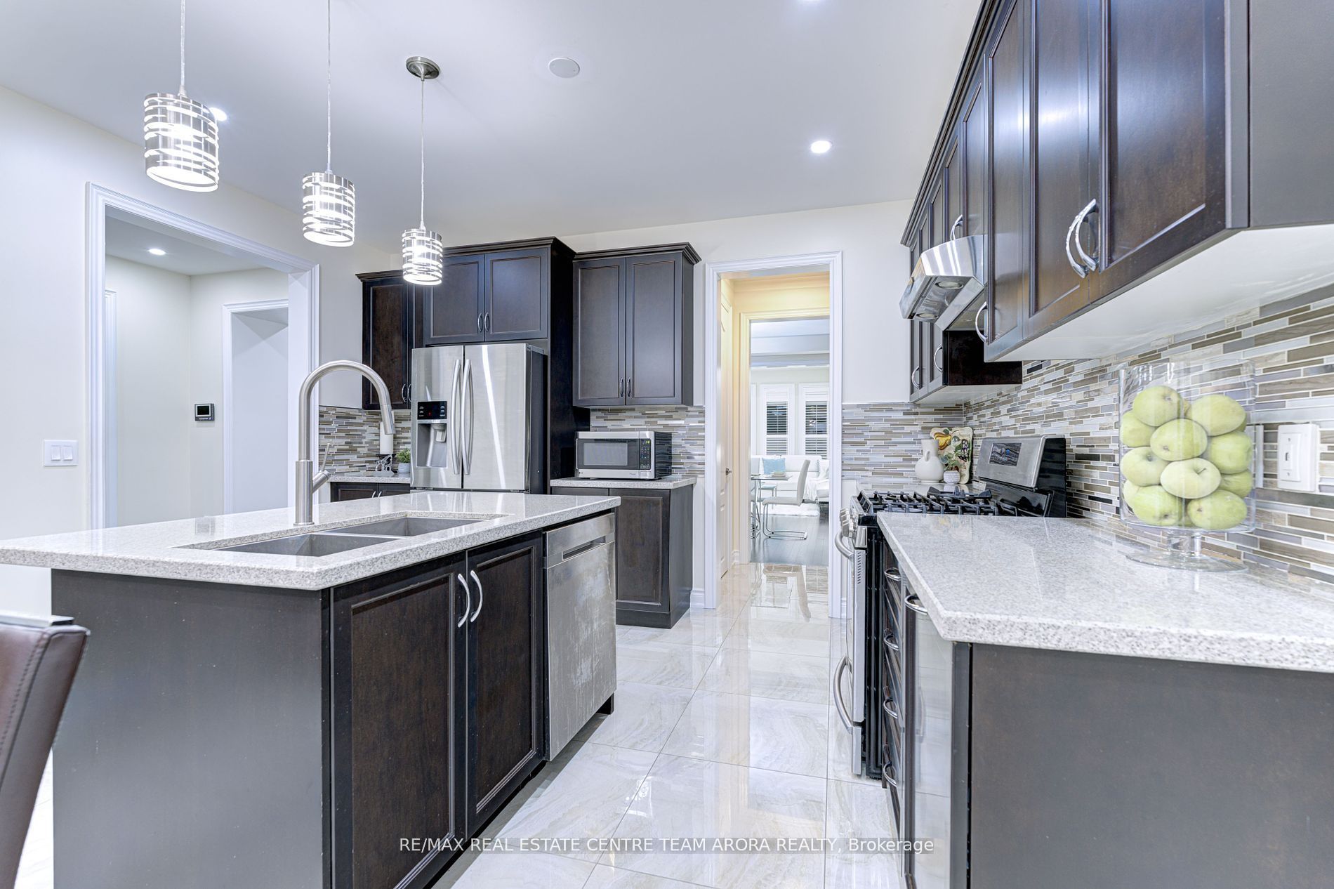 25 Ladbrook Cres