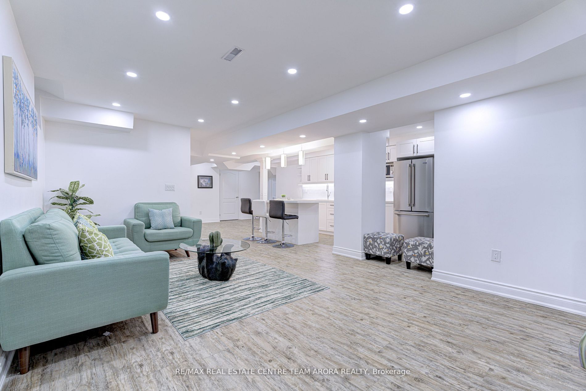 25 Ladbrook Cres