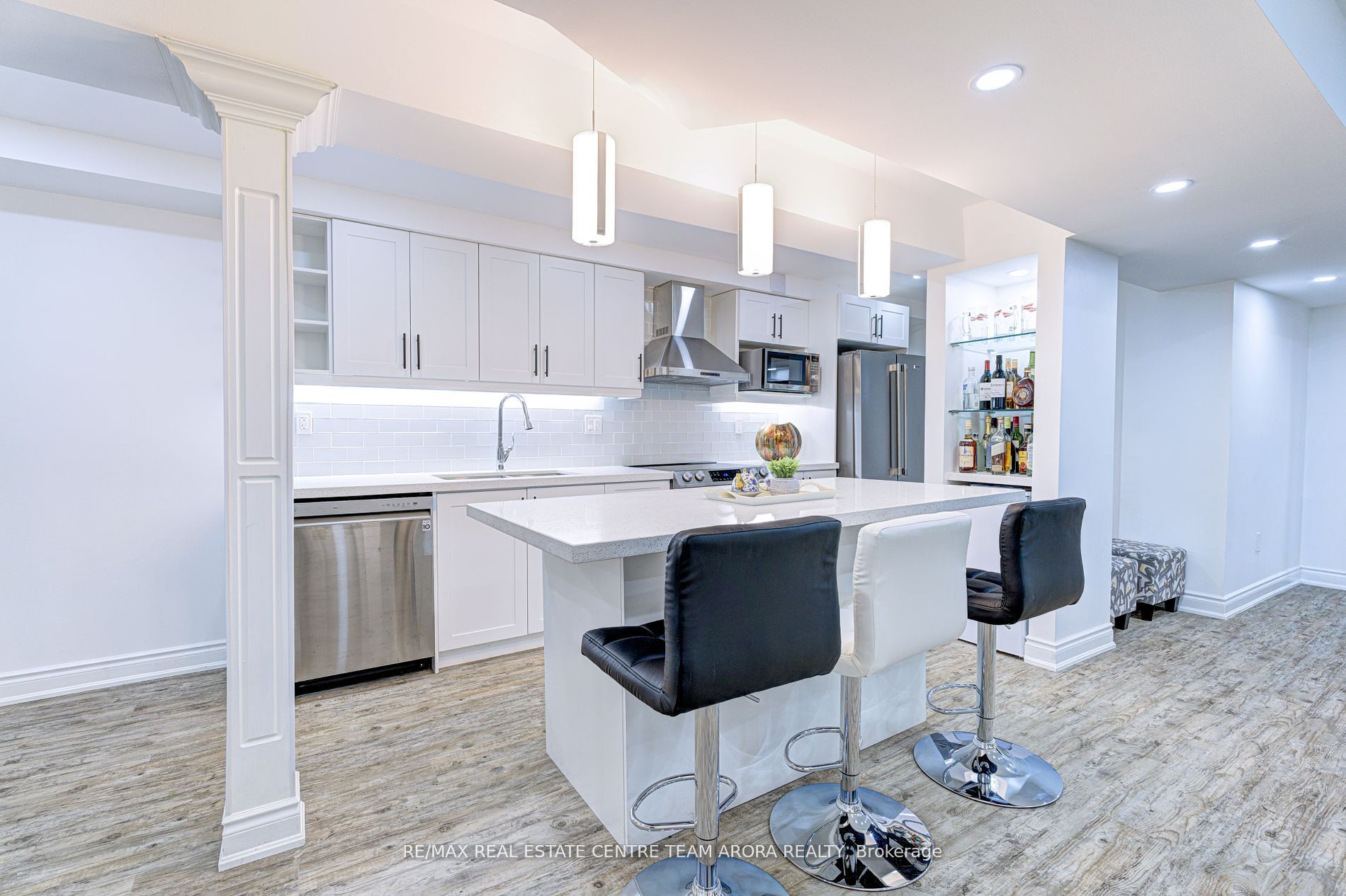 25 Ladbrook Cres