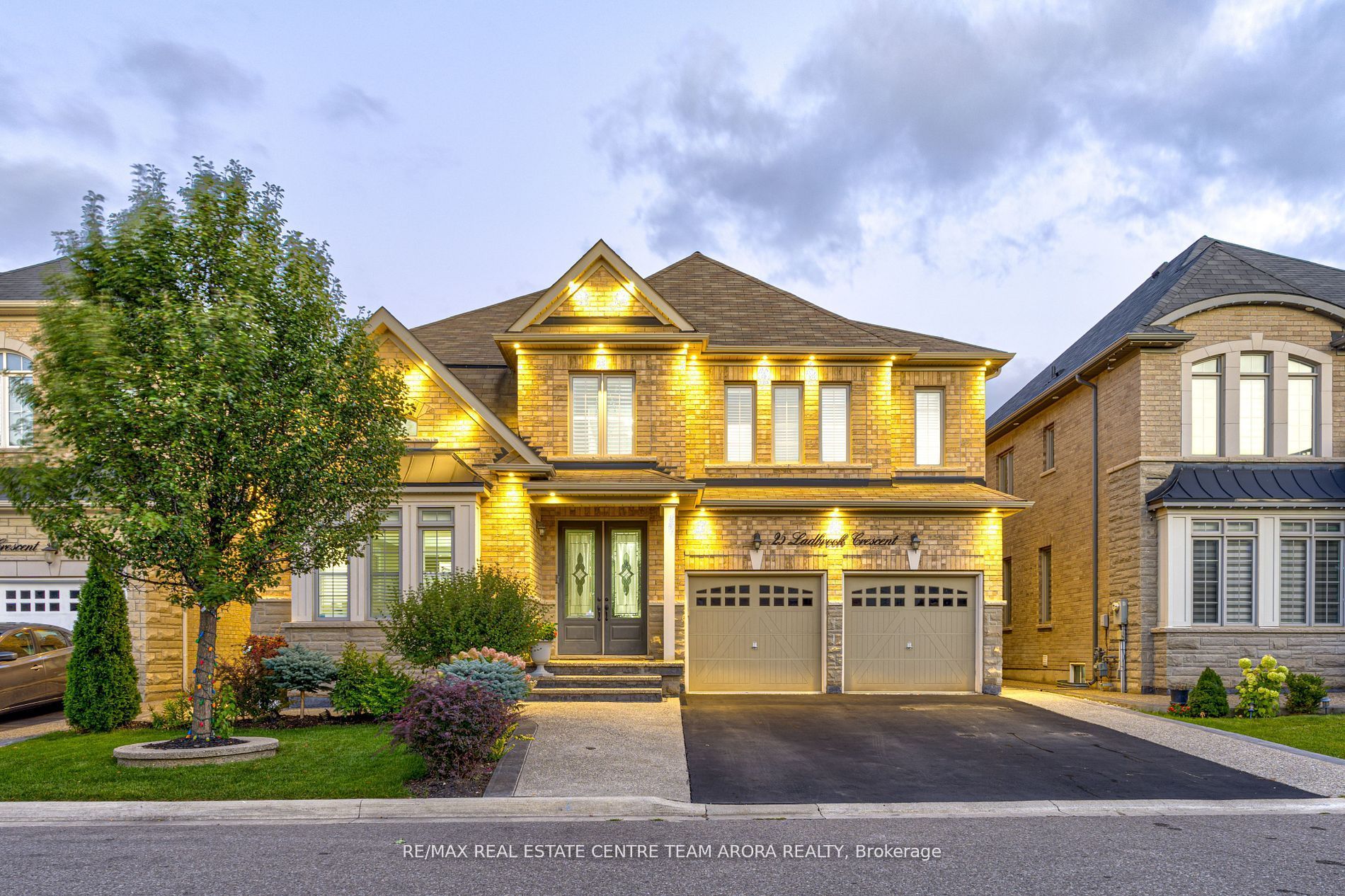 25 Ladbrook Cres