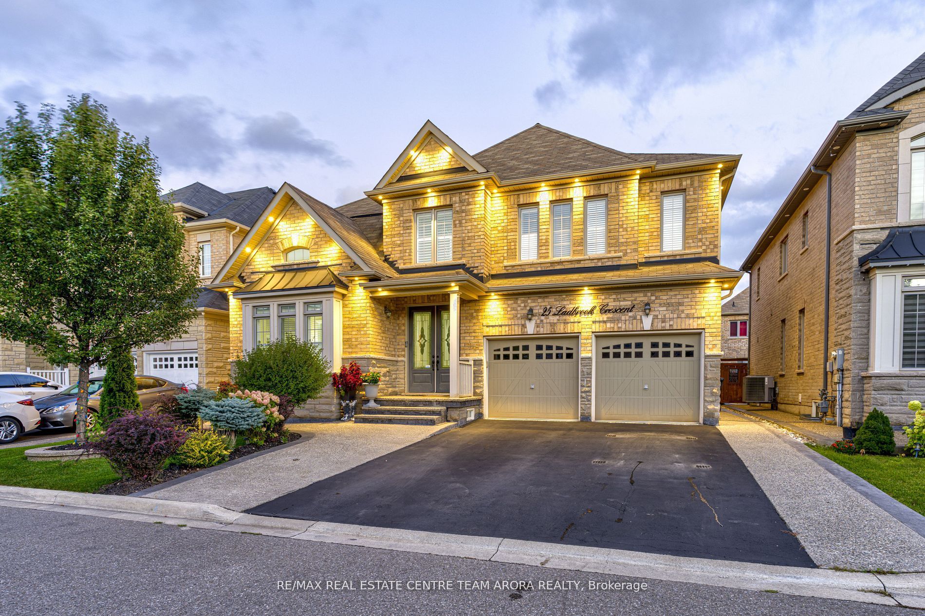 25 Ladbrook Cres