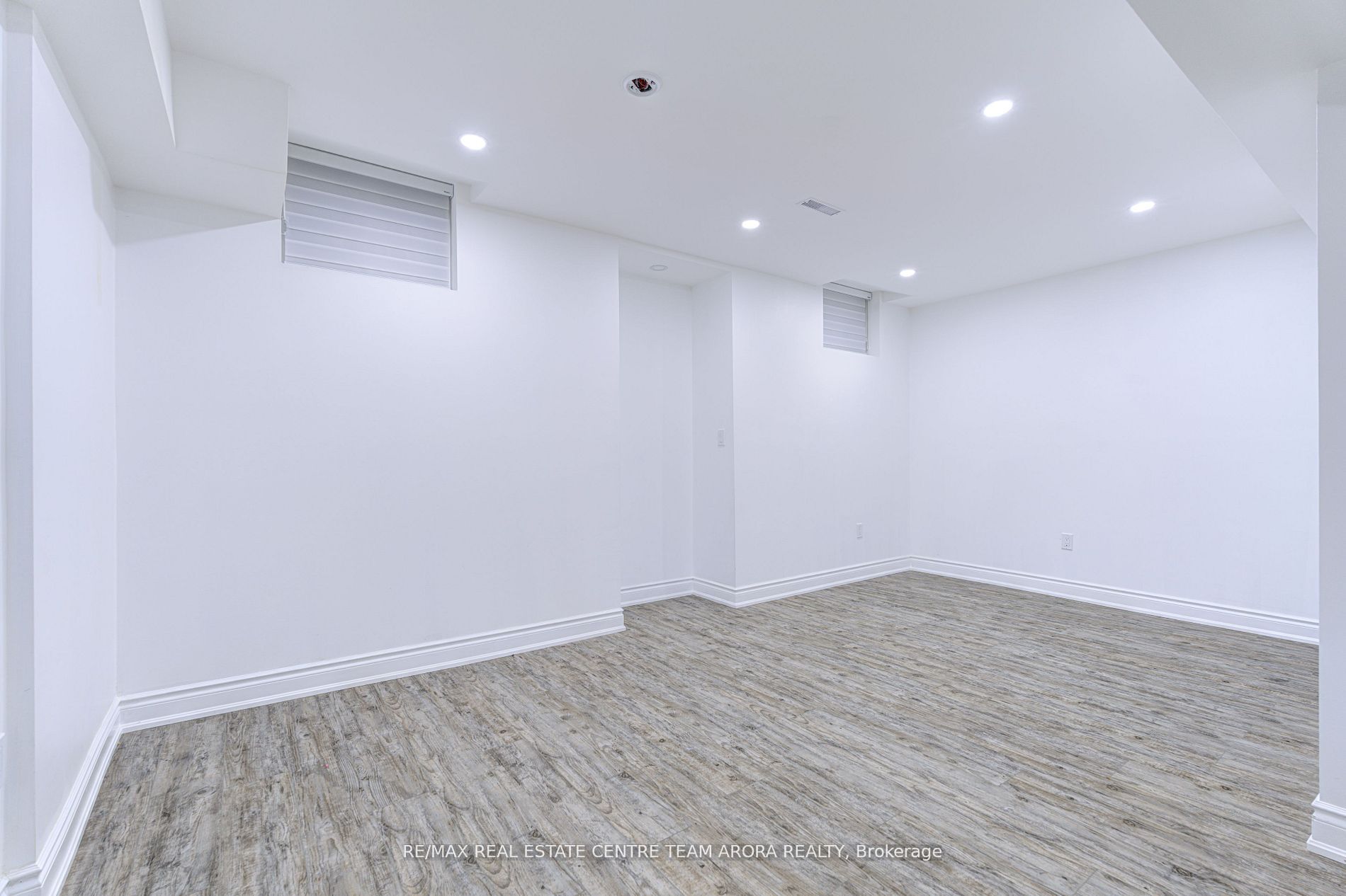 25 Ladbrook Cres