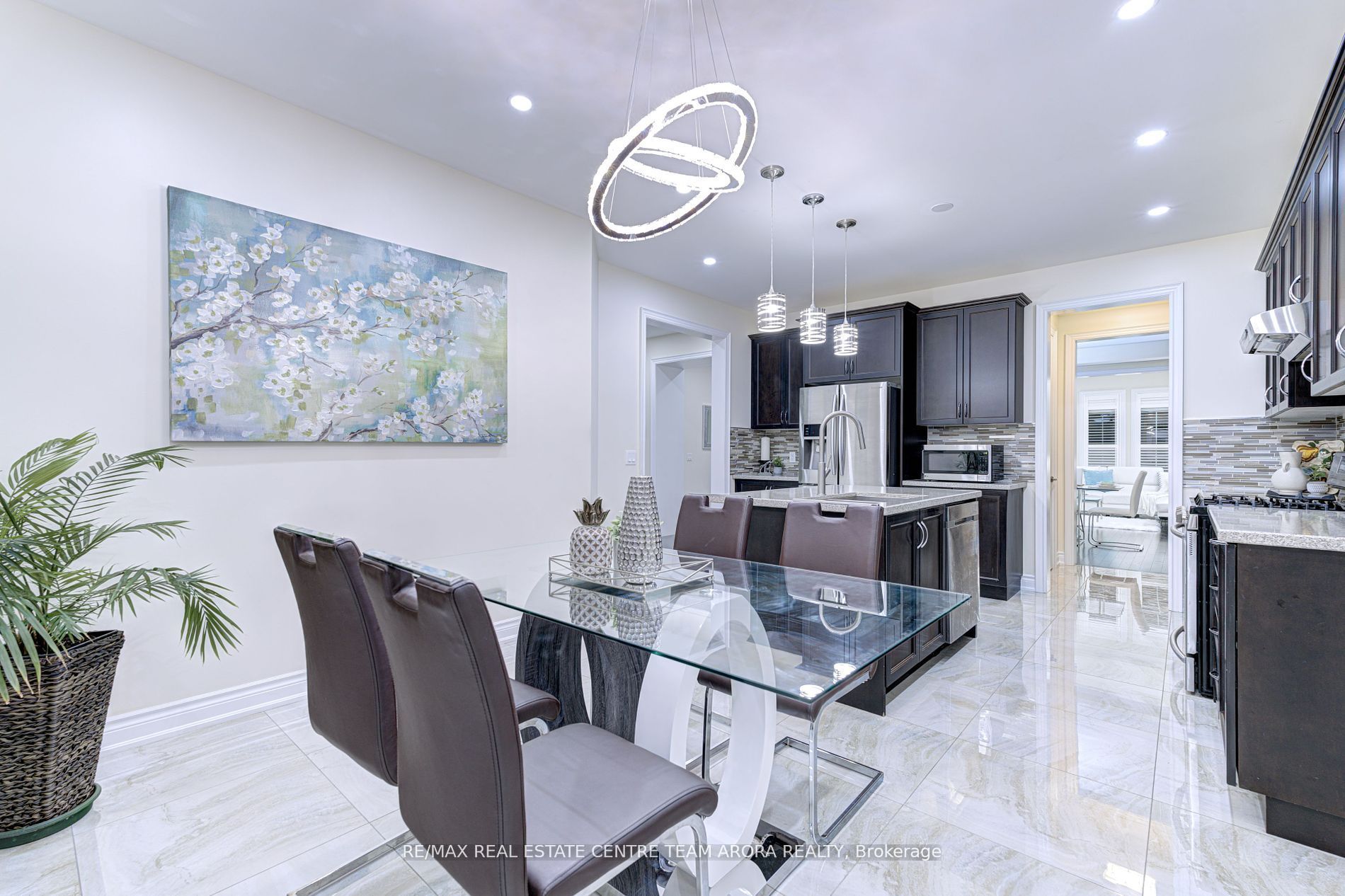 25 Ladbrook Cres