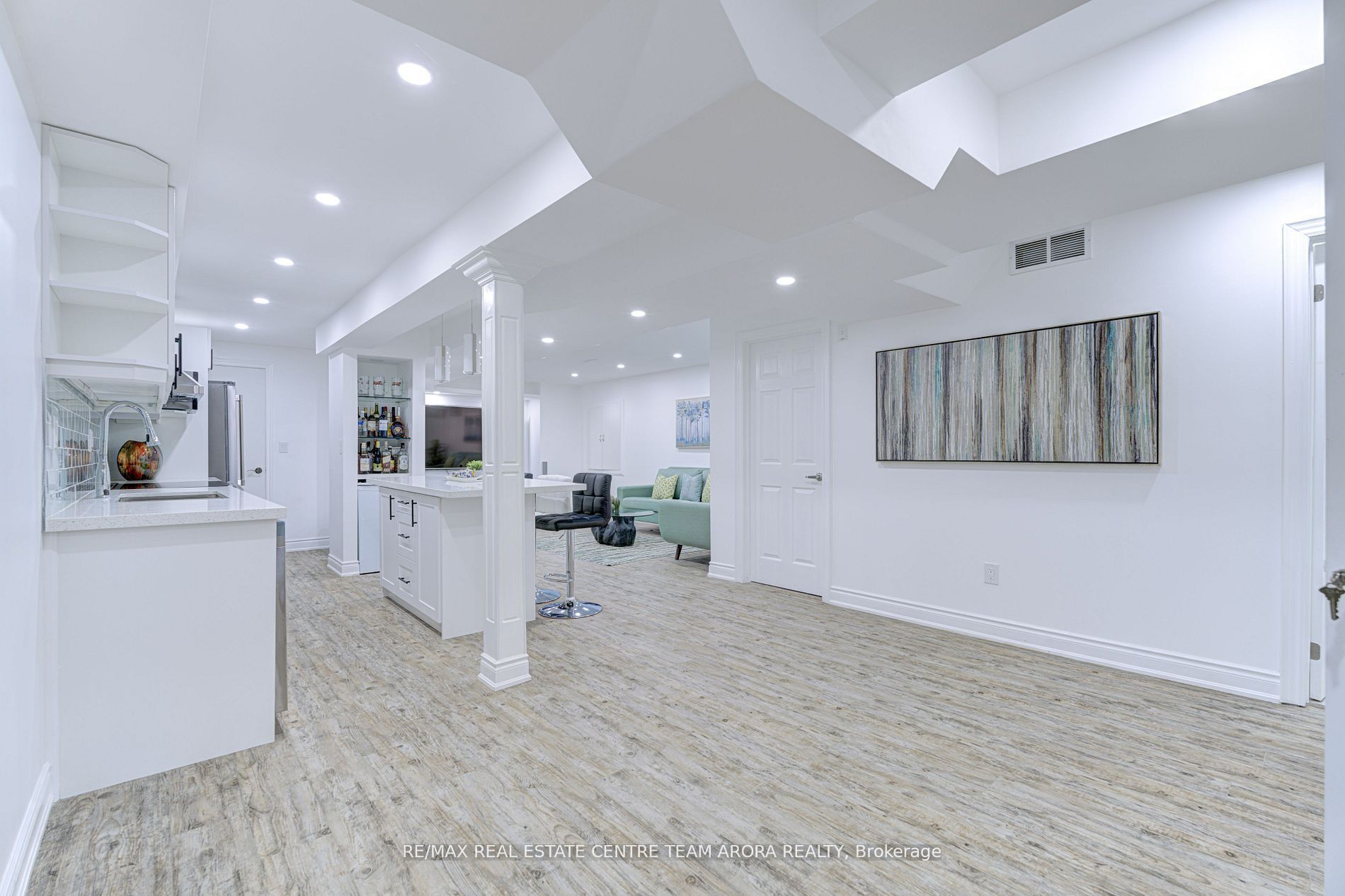 25 Ladbrook Cres