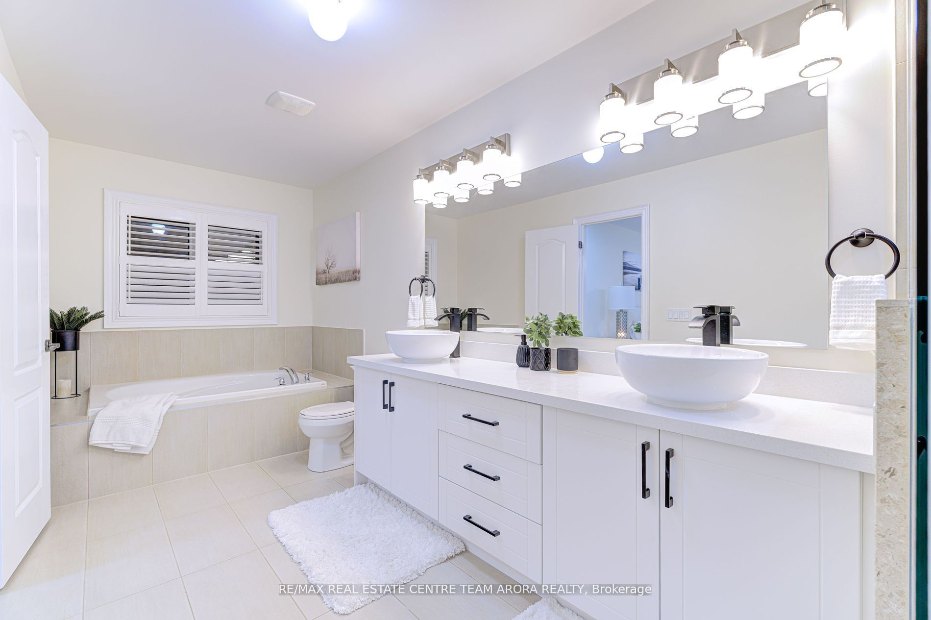 25 Ladbrook Cres
