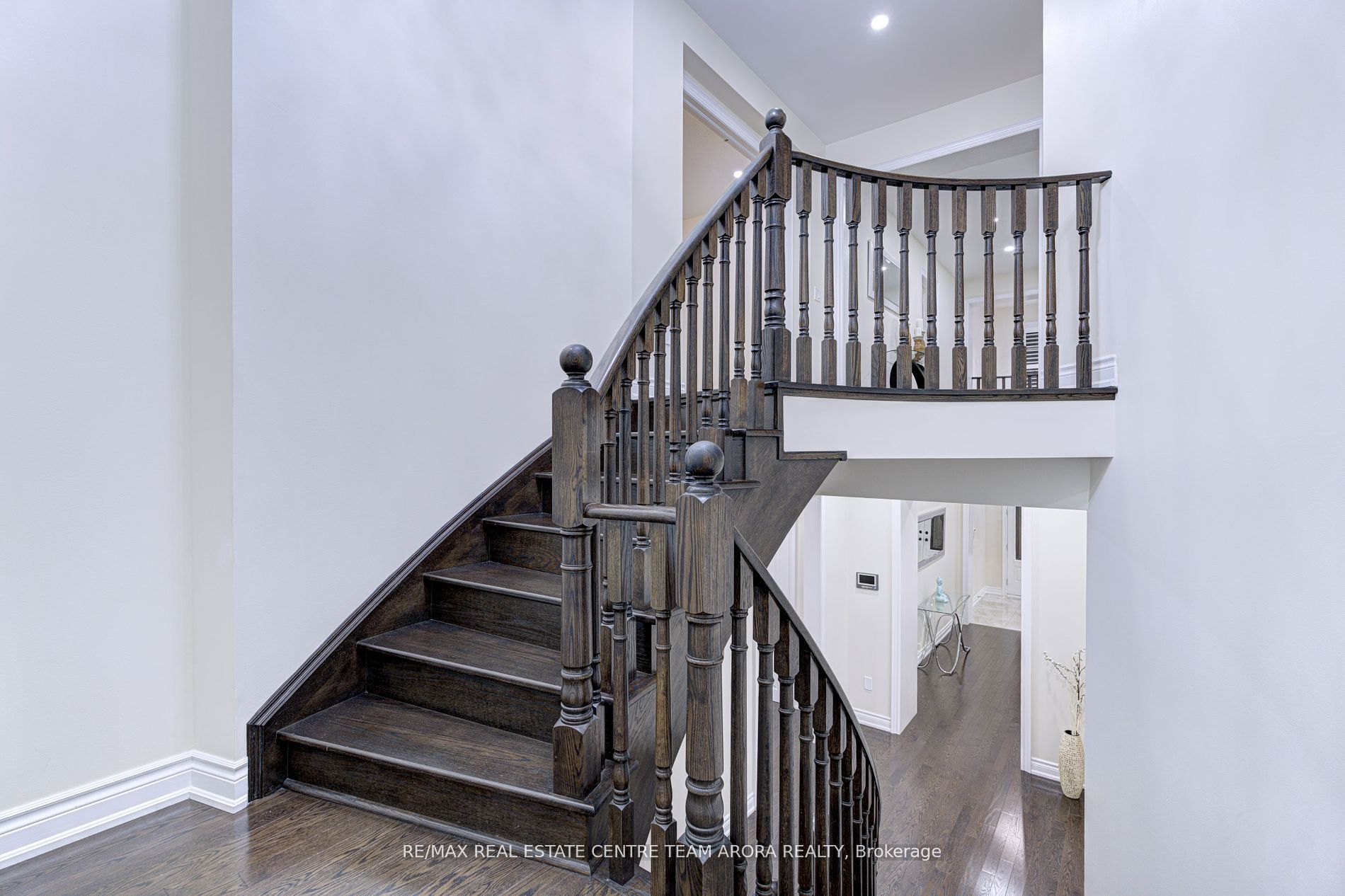25 Ladbrook Cres