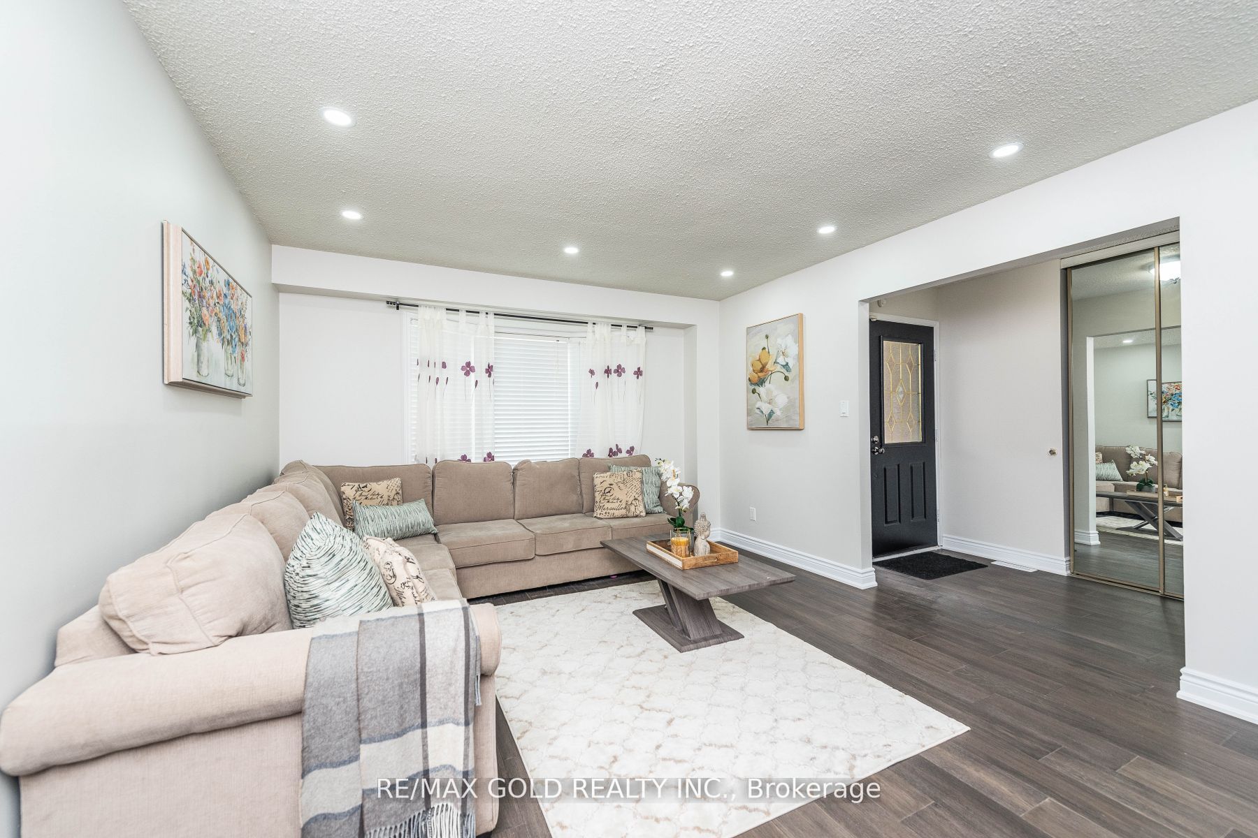 123 Meadow Dr