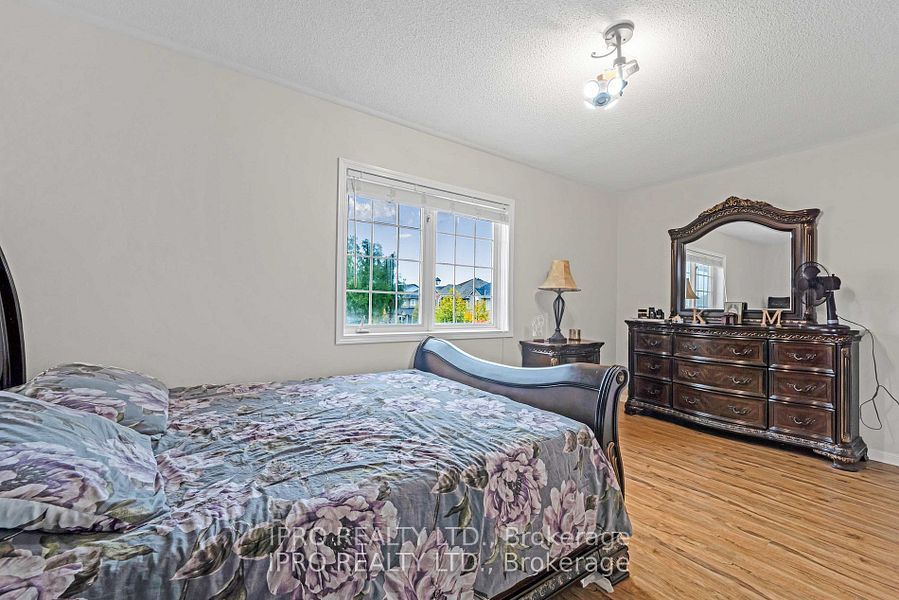 573 Willmott Cres