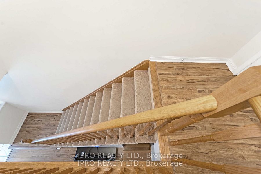 573 Willmott Cres