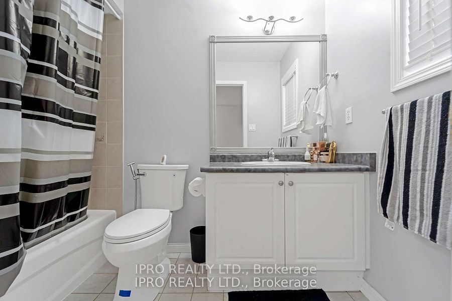 573 Willmott Cres