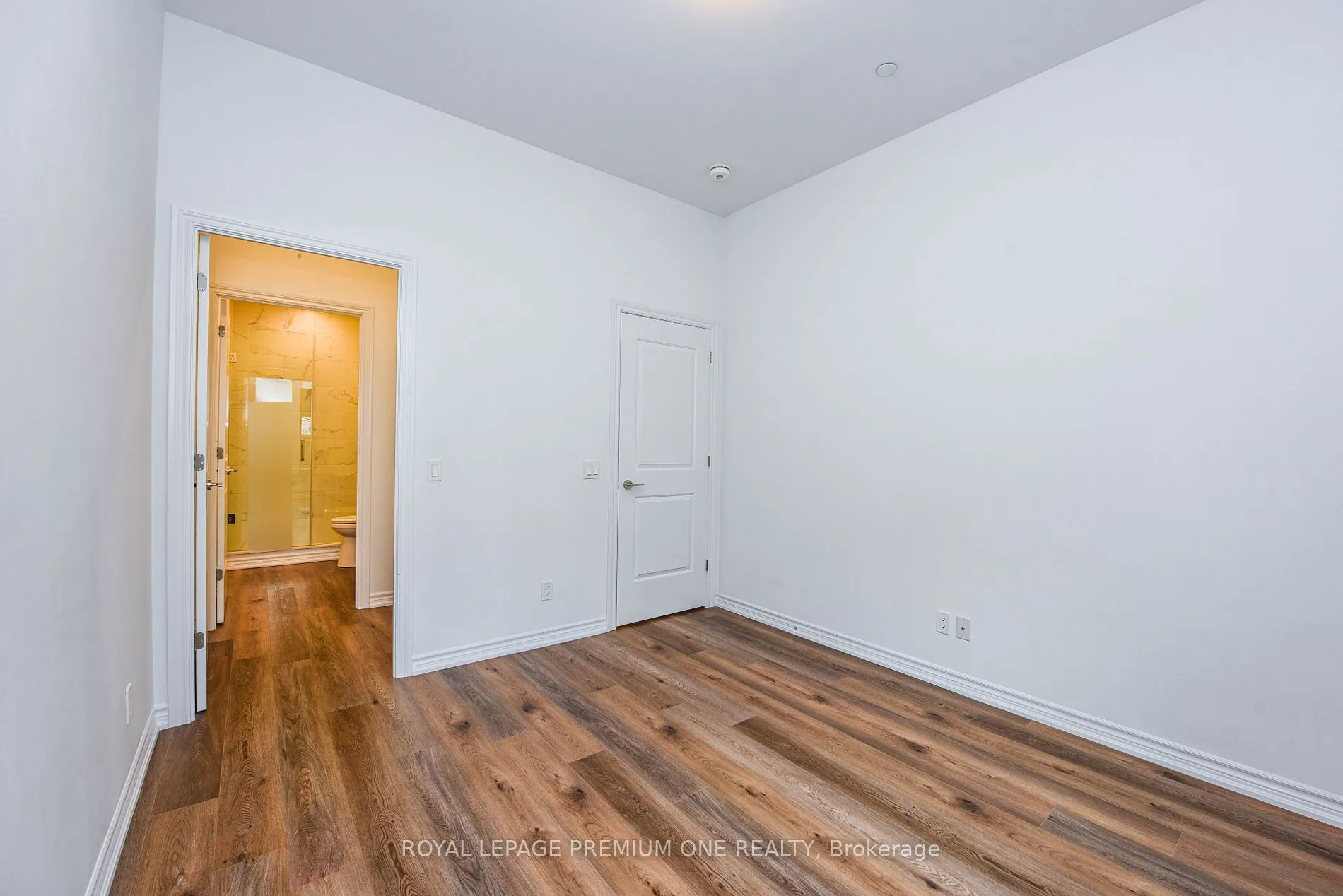 571 Prince Edward Dr N, #105