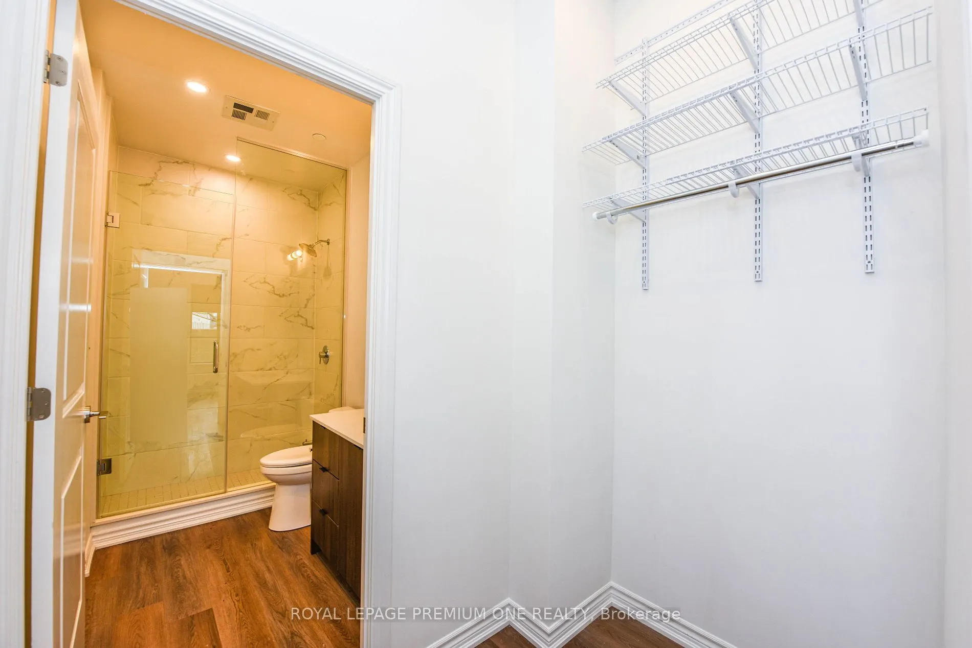571 Prince Edward Dr N, #105