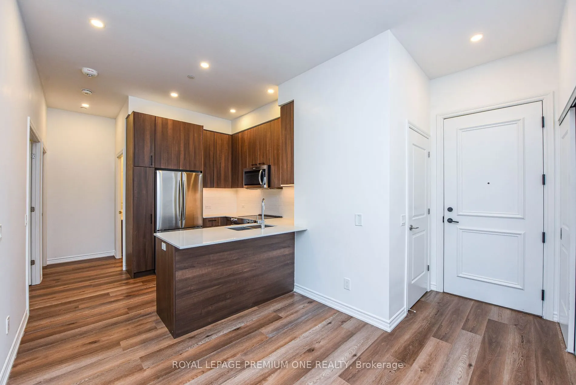 571 Prince Edward Dr N, #105