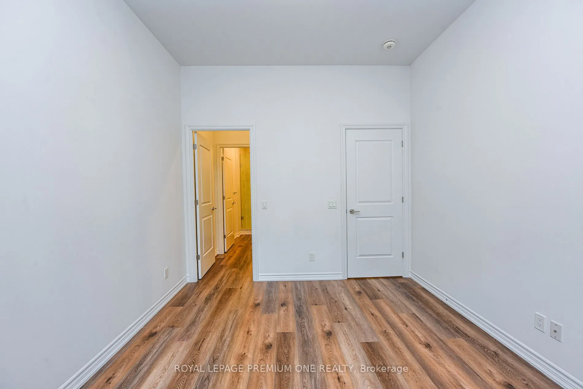 571 Prince Edward Dr N, #105