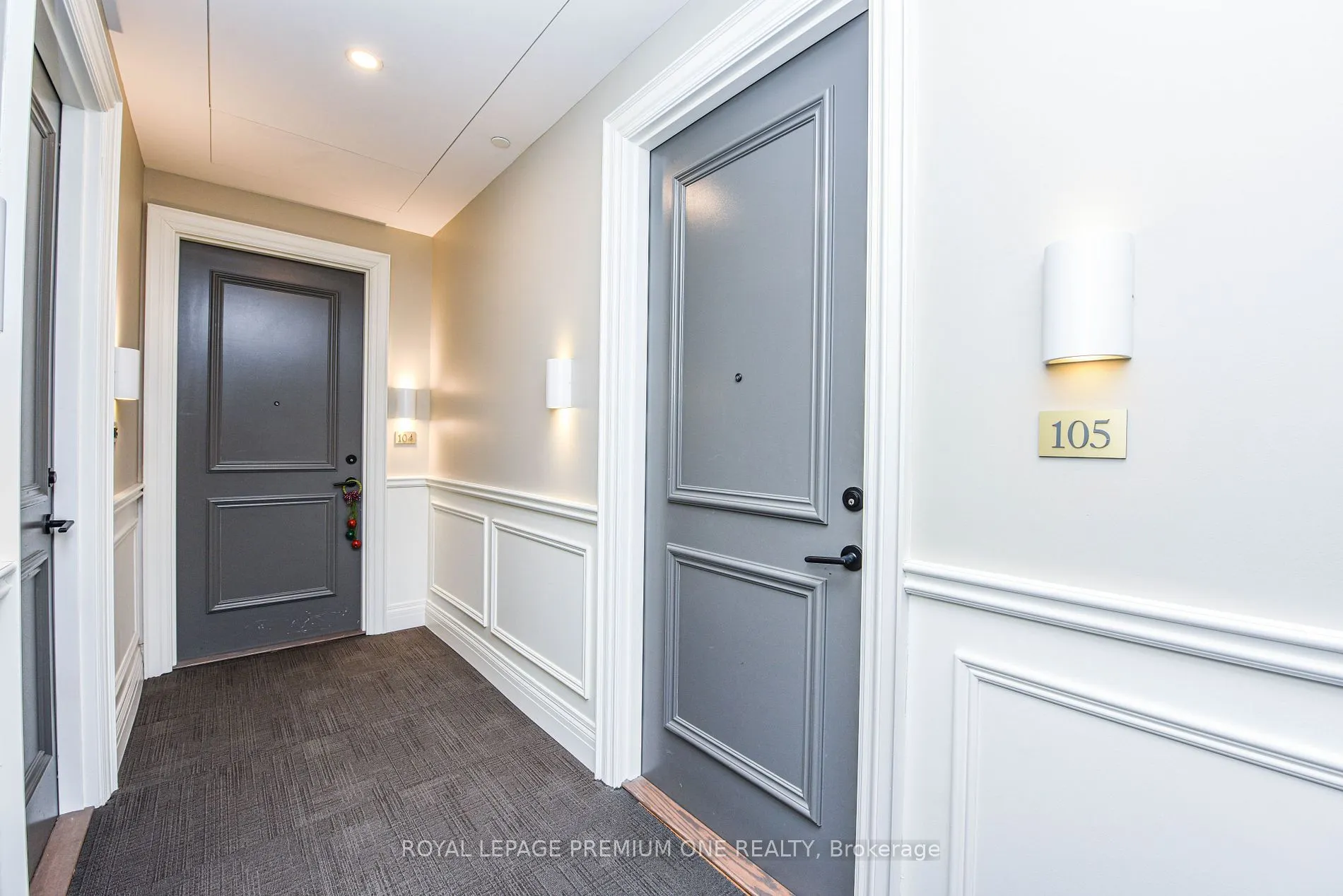 571 Prince Edward Dr N, #105