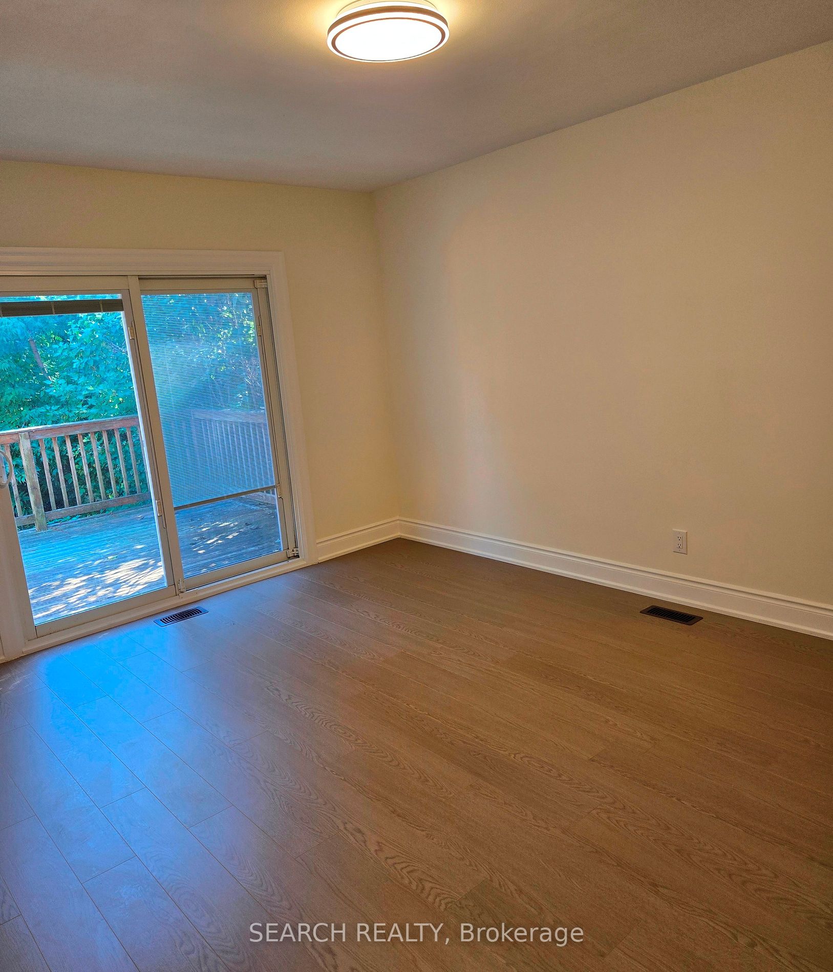 8 Northampton Dr