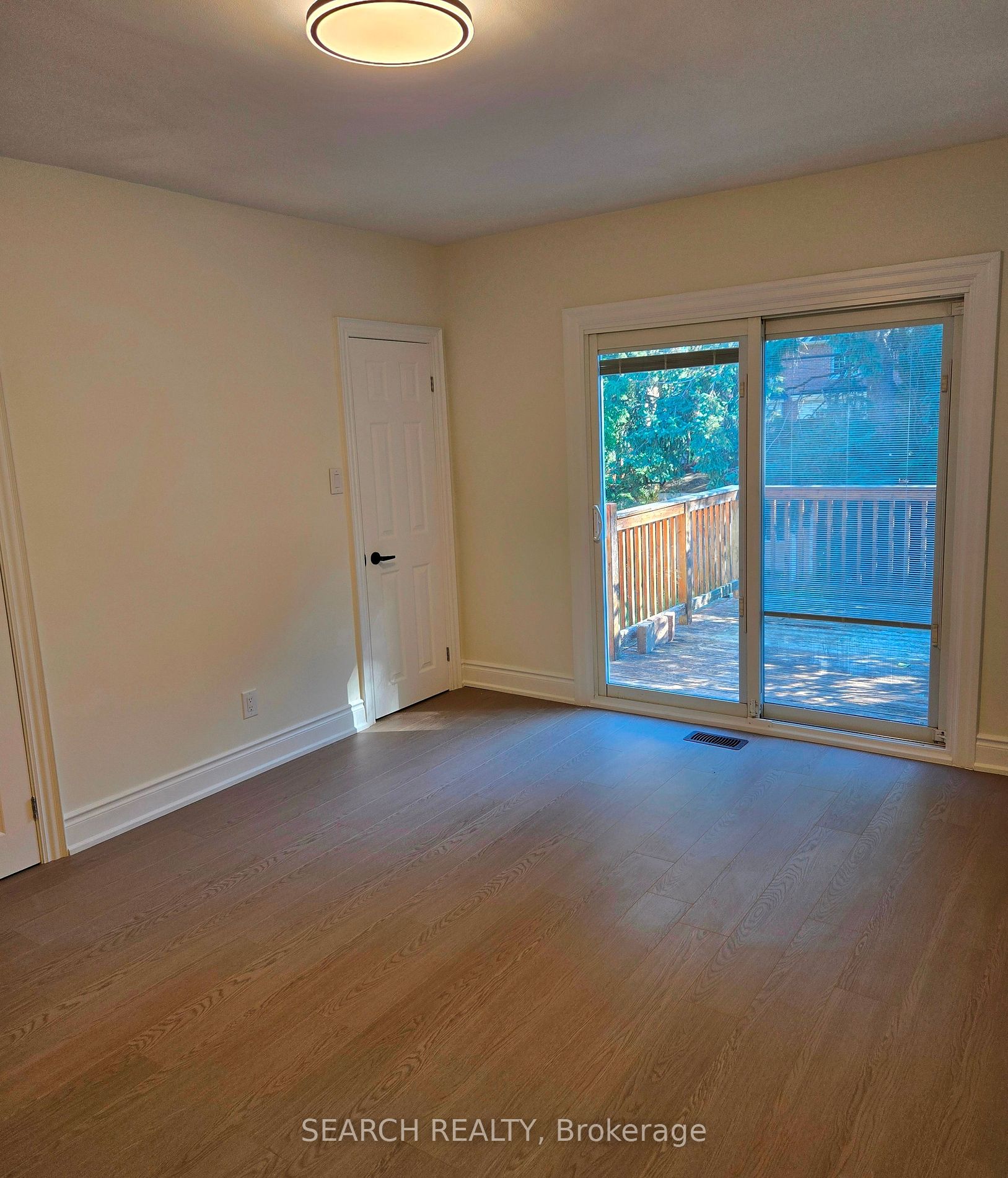 8 Northampton Dr