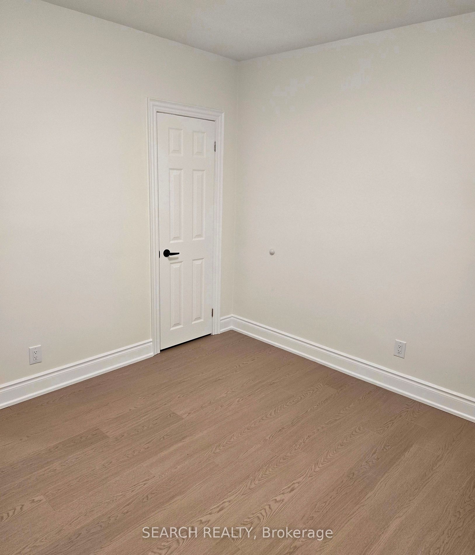 8 Northampton Dr
