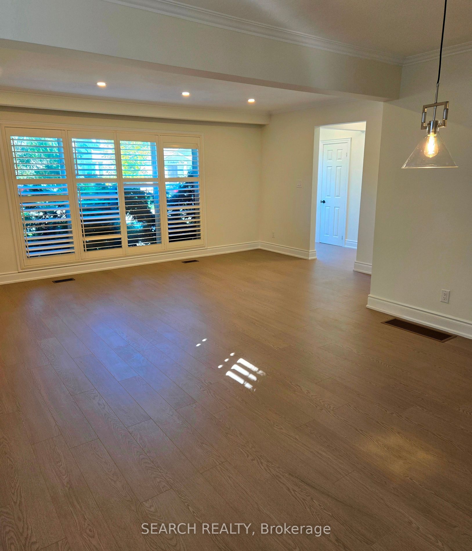8 Northampton Dr