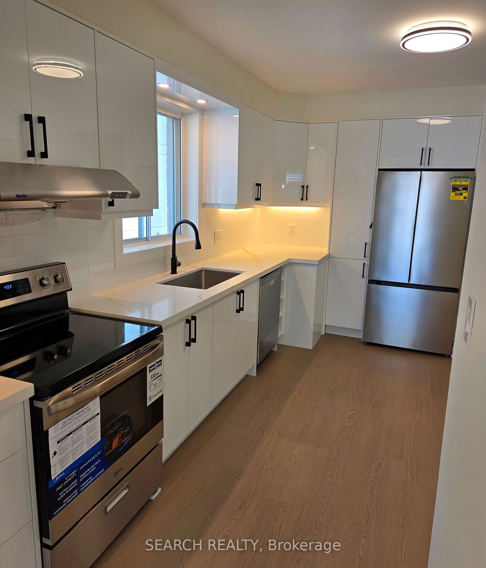 8 Northampton Dr