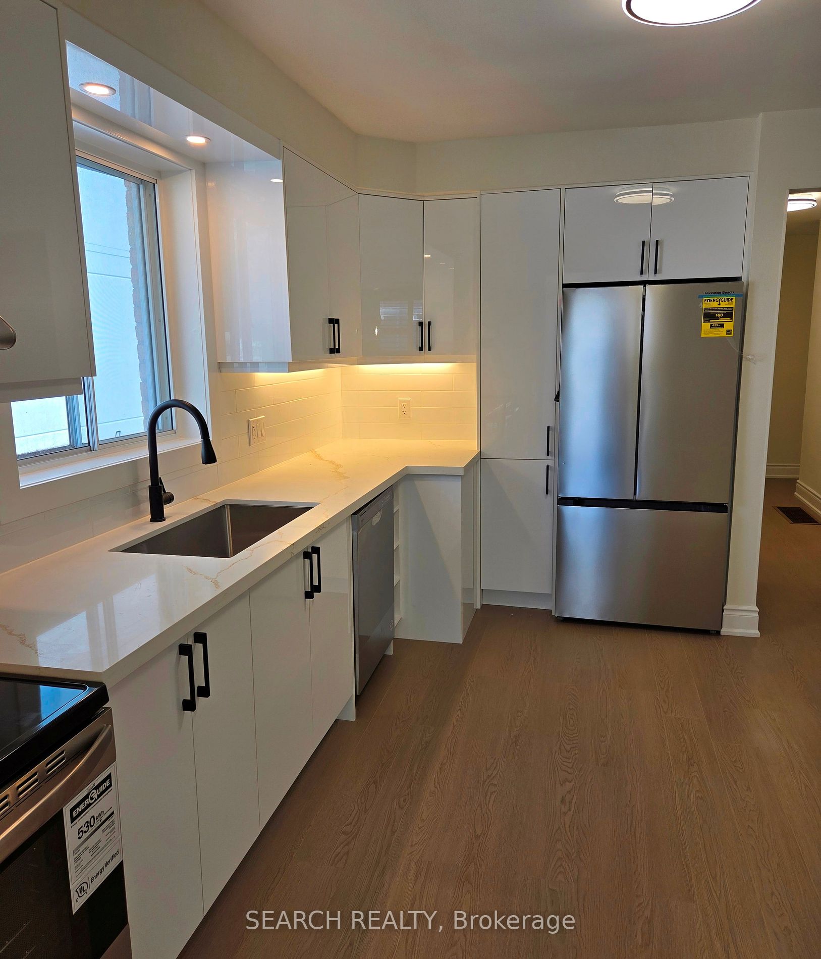 8 Northampton Dr