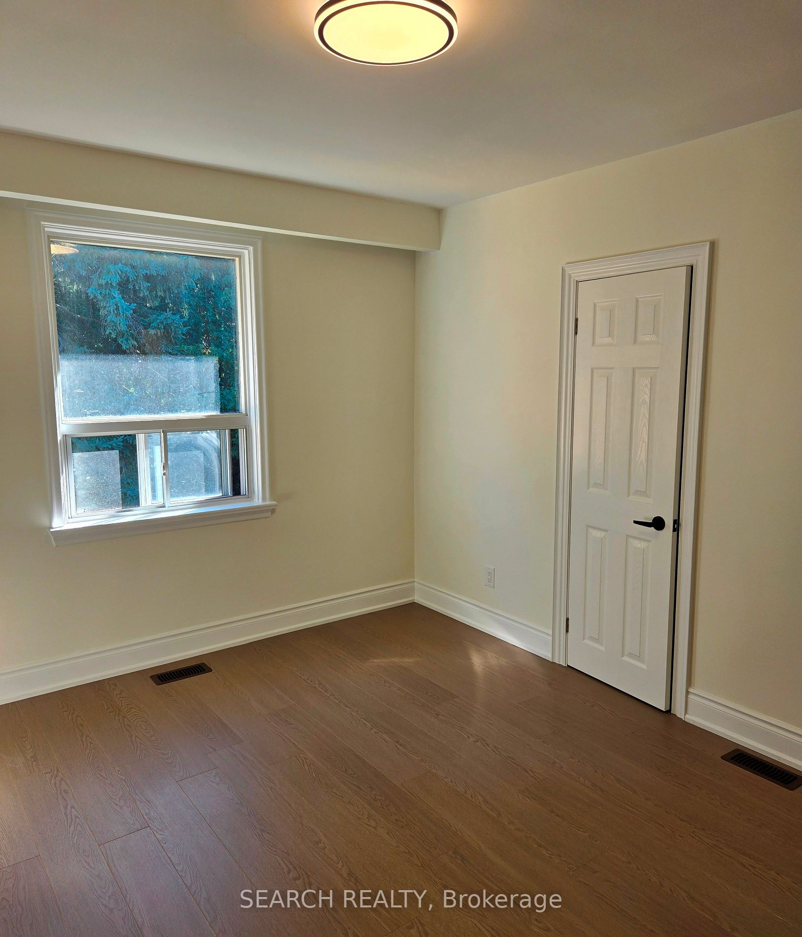 8 Northampton Dr