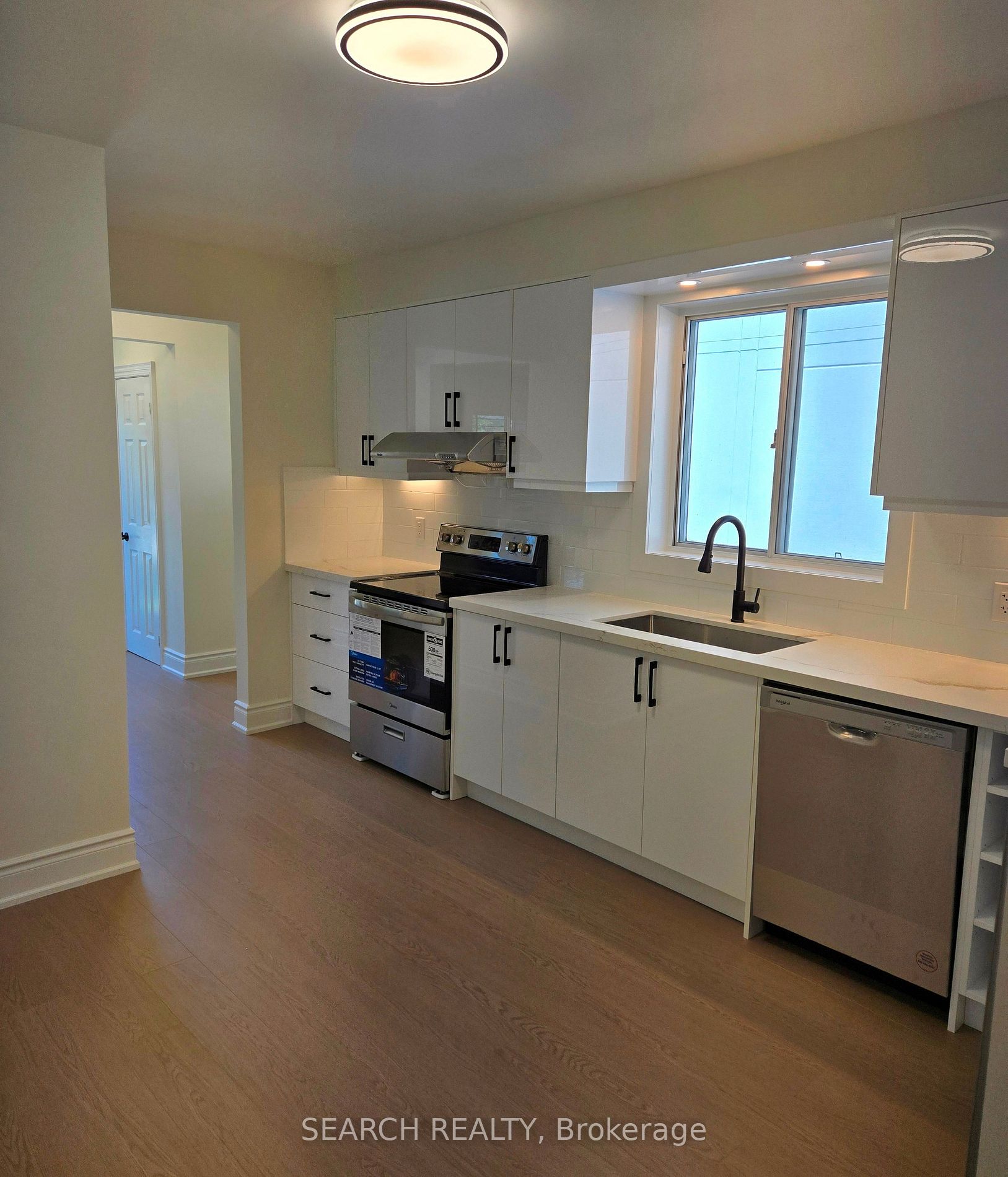 8 Northampton Dr