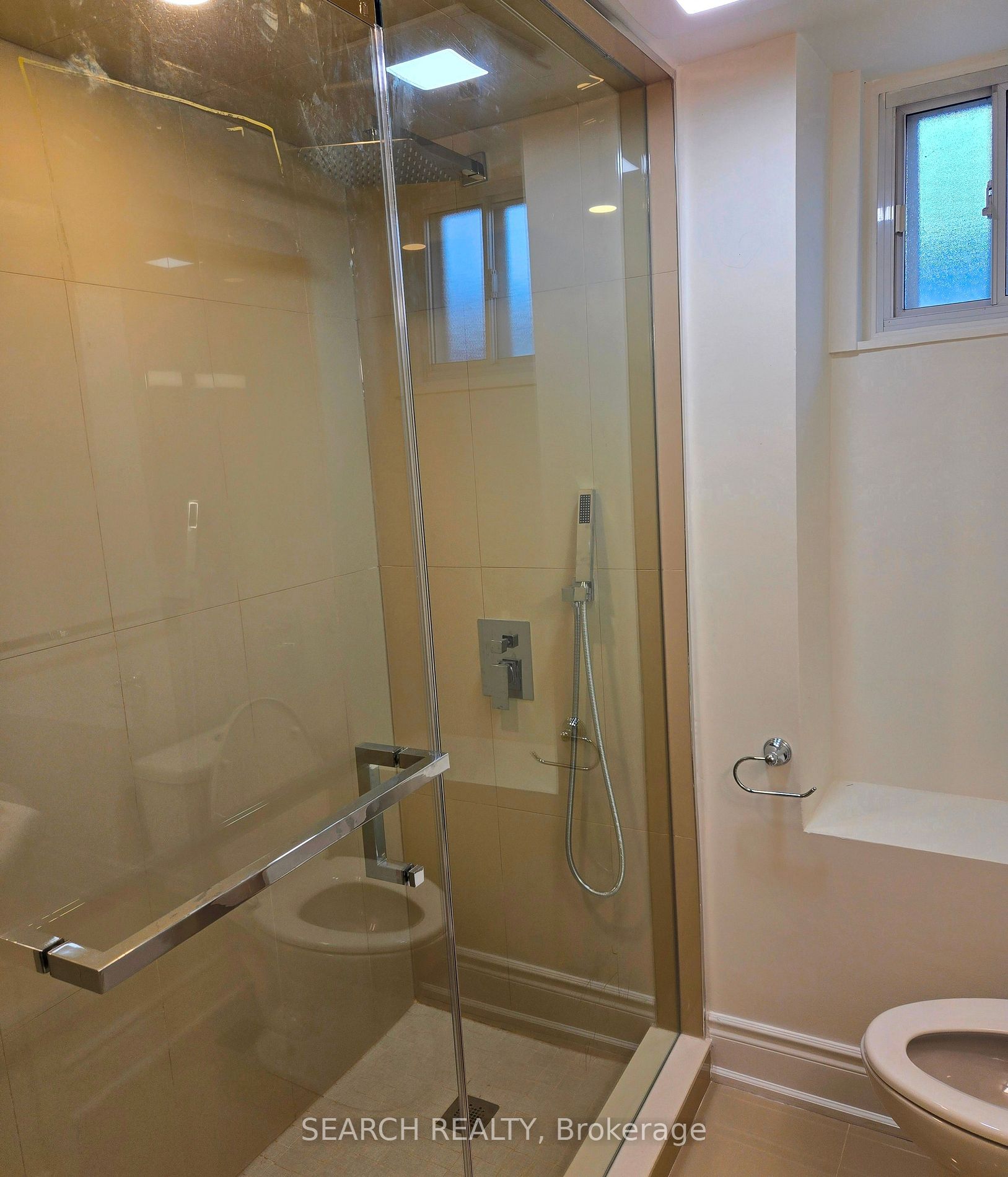 8 Northampton Dr