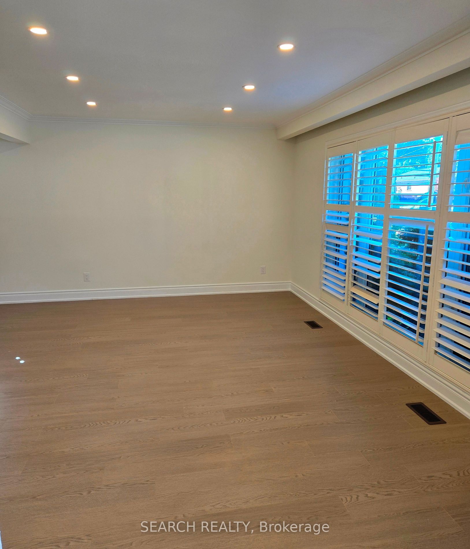 8 Northampton Dr