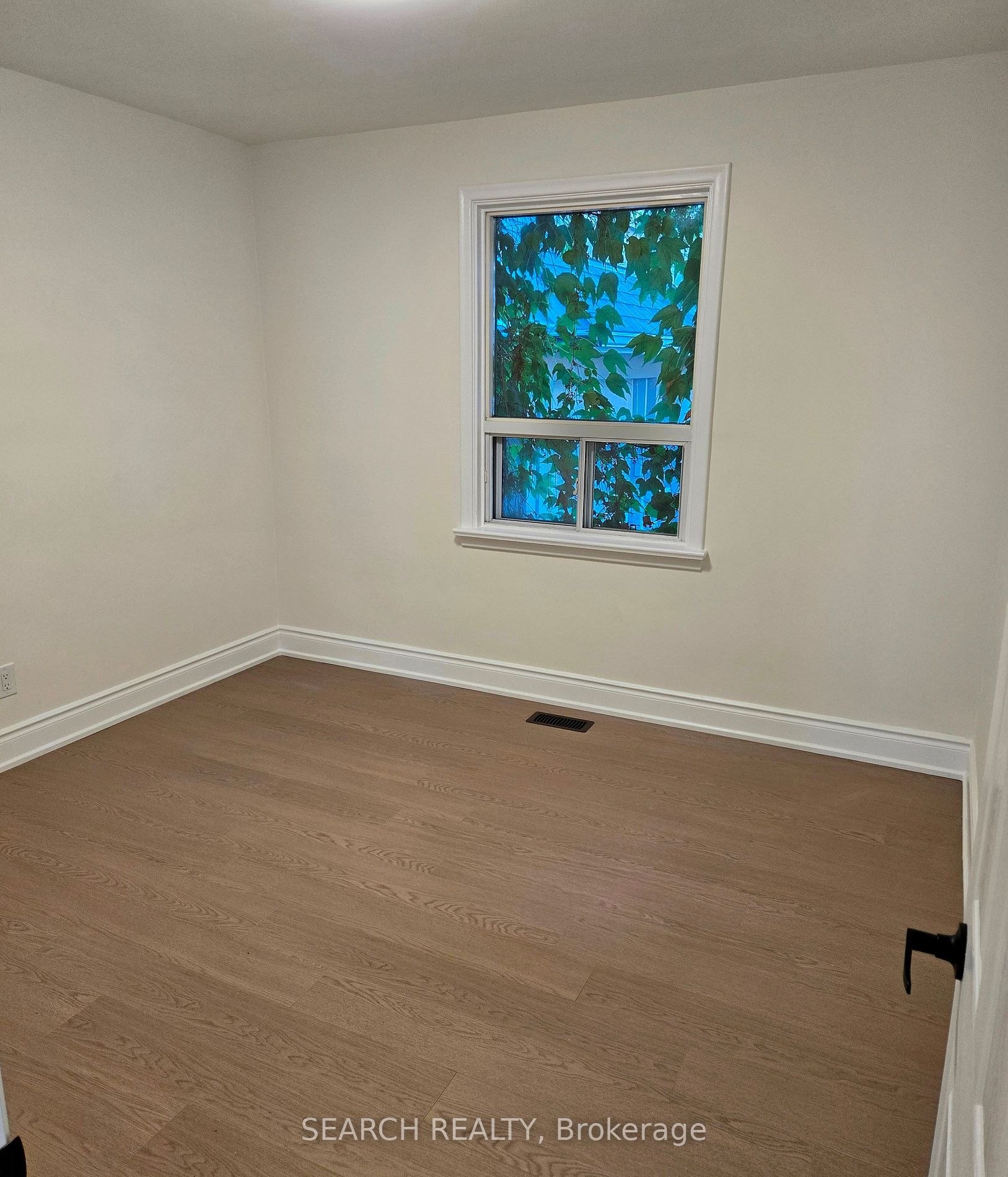 8 Northampton Dr