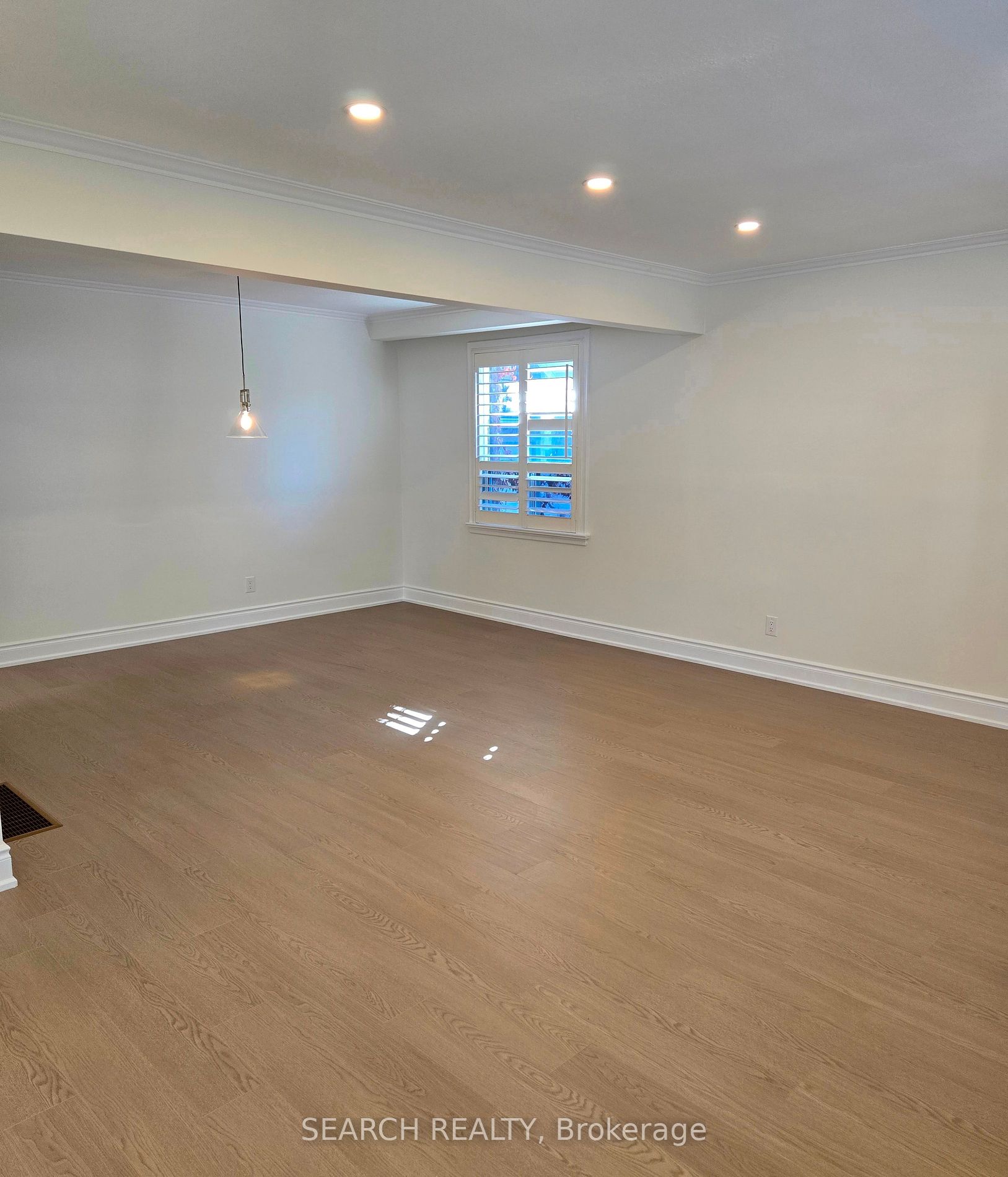 8 Northampton Dr
