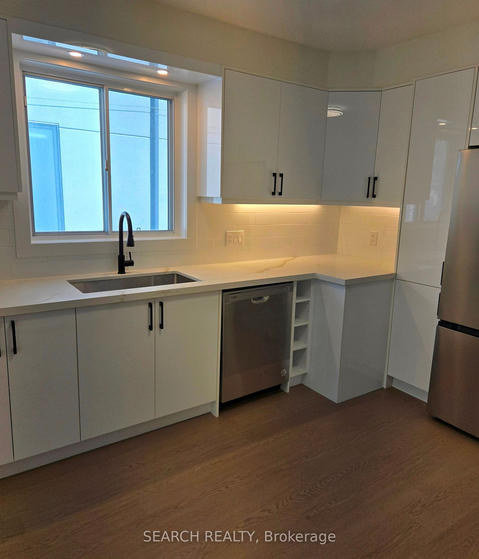 8 Northampton Dr