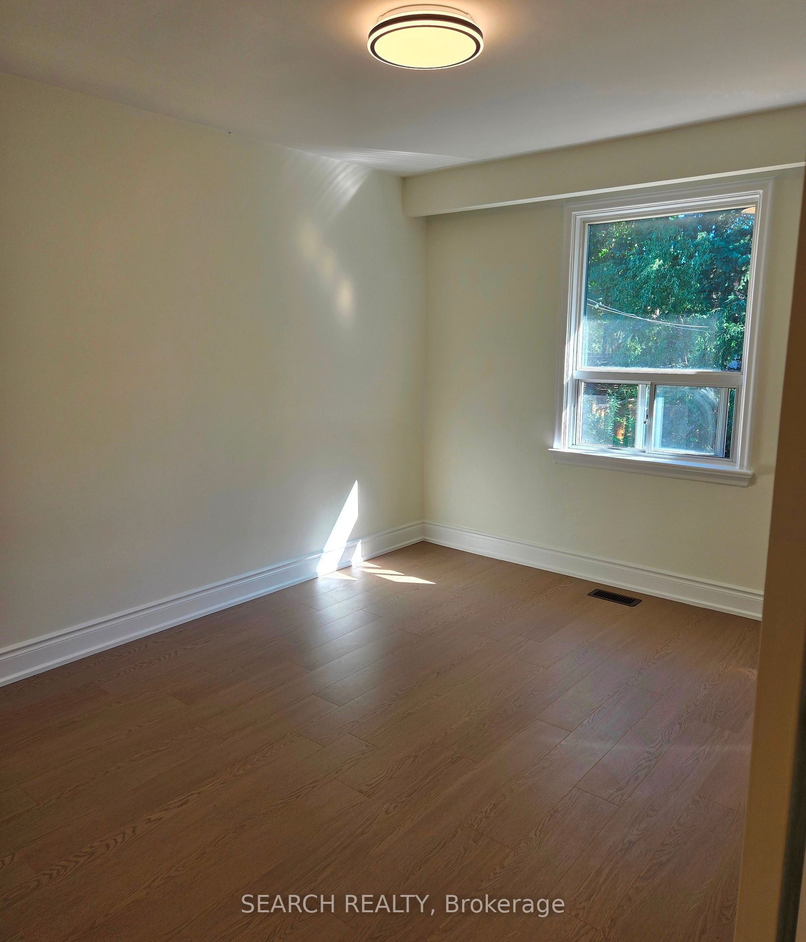 8 Northampton Dr
