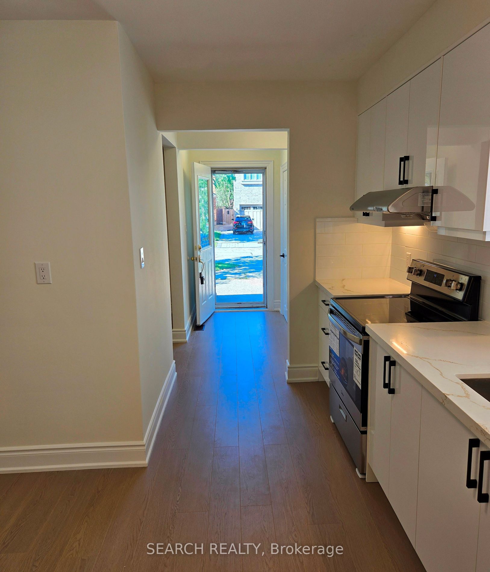 8 Northampton Dr