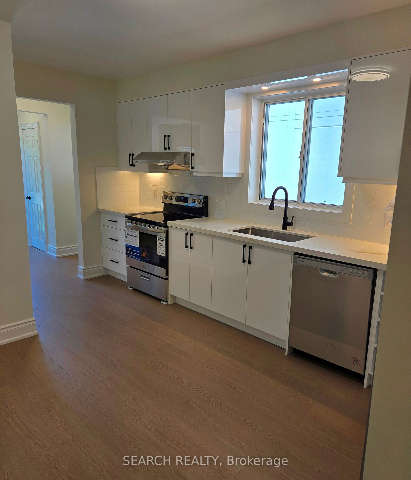 8 Northampton Dr