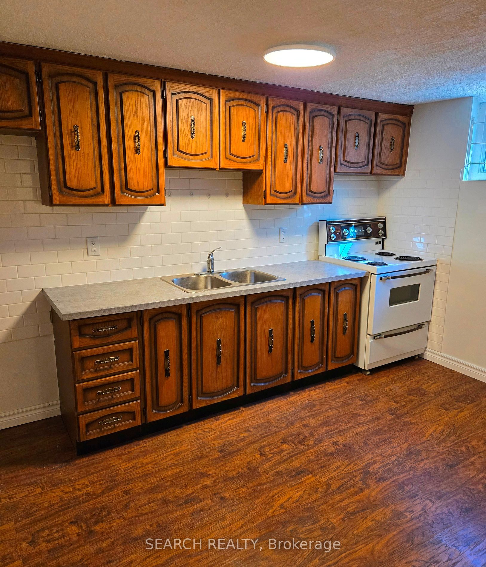 8 Northampton Dr