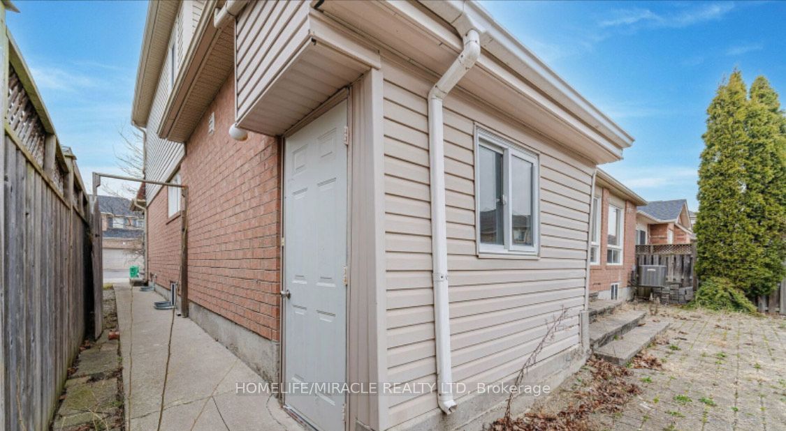 6 Mistybrook Cres