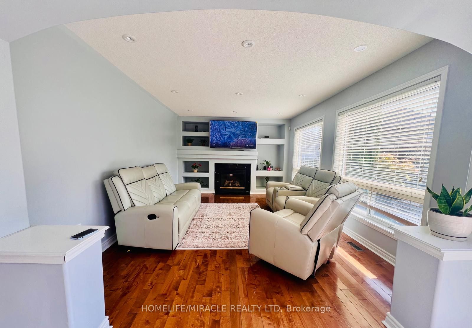 6 Mistybrook Cres