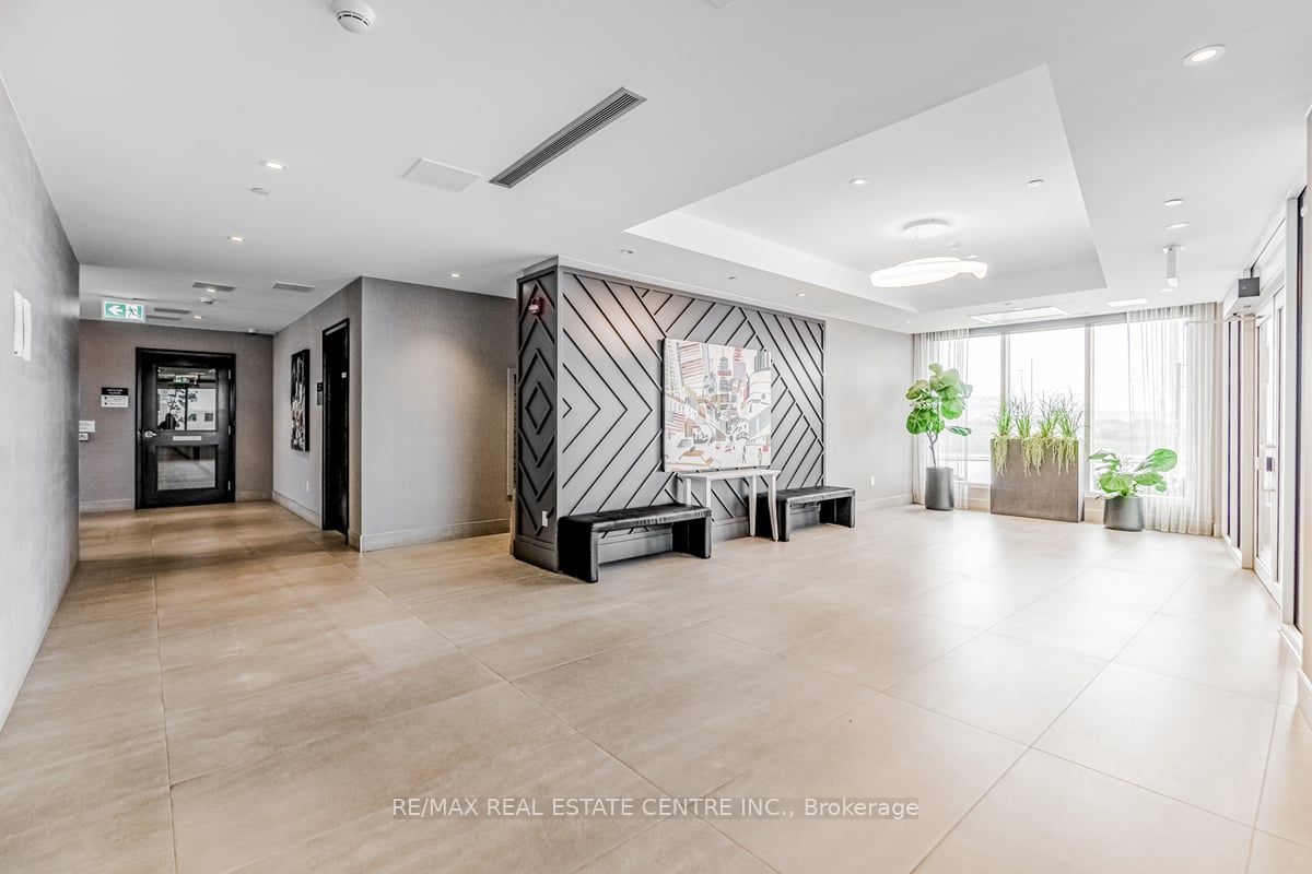200 Lagerfeld Dr, #421