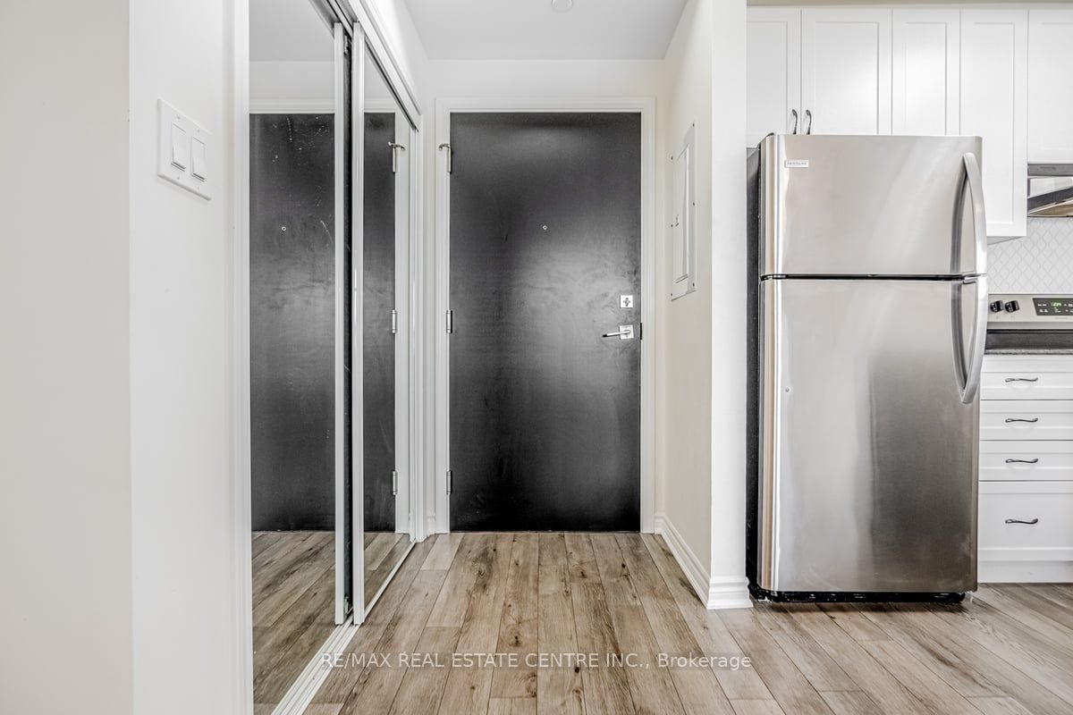 200 Lagerfeld Dr, #421