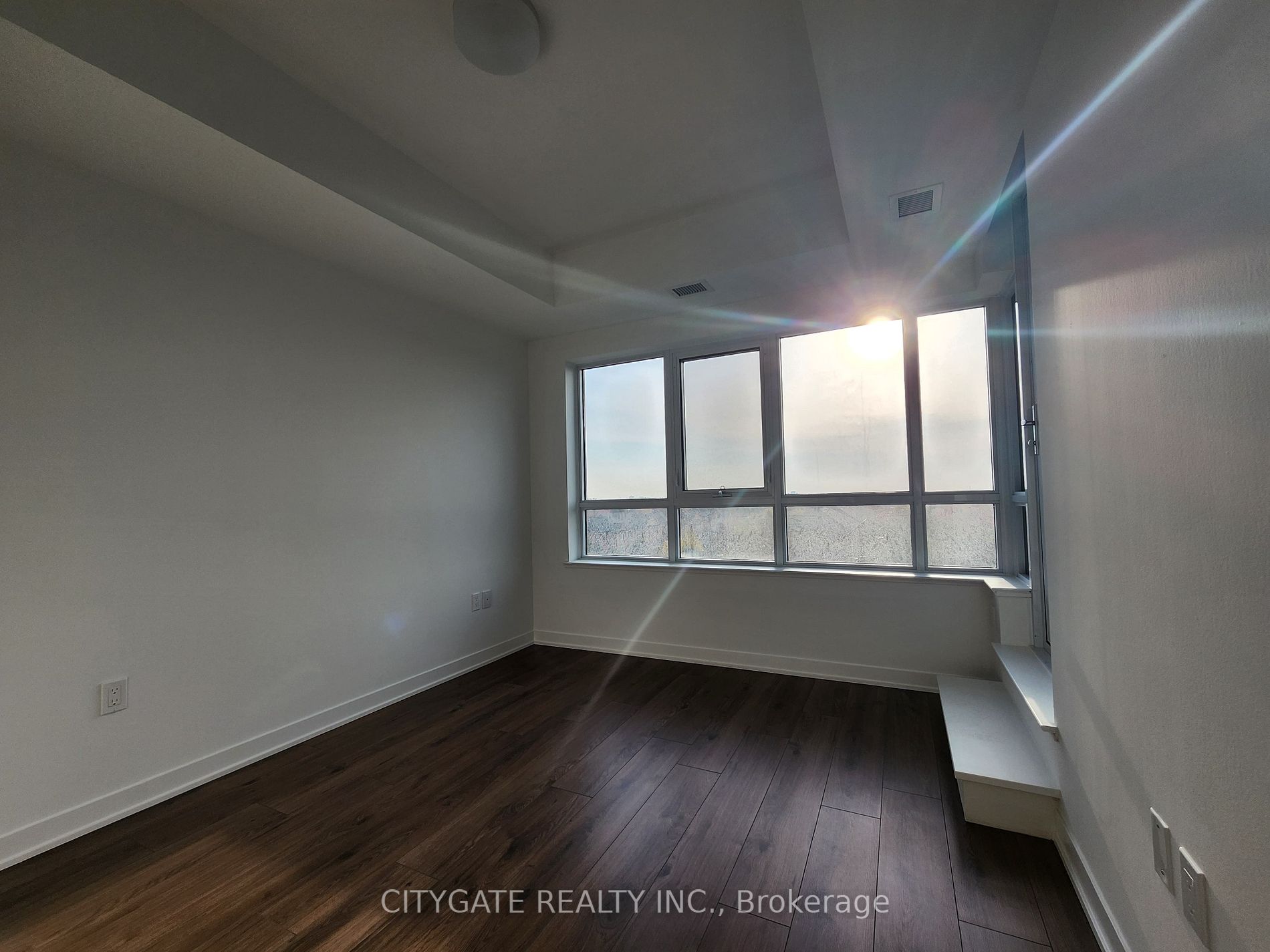 395 Dundas St, #410
