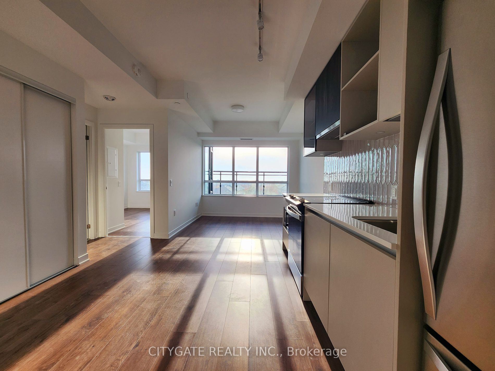 395 Dundas St, #410