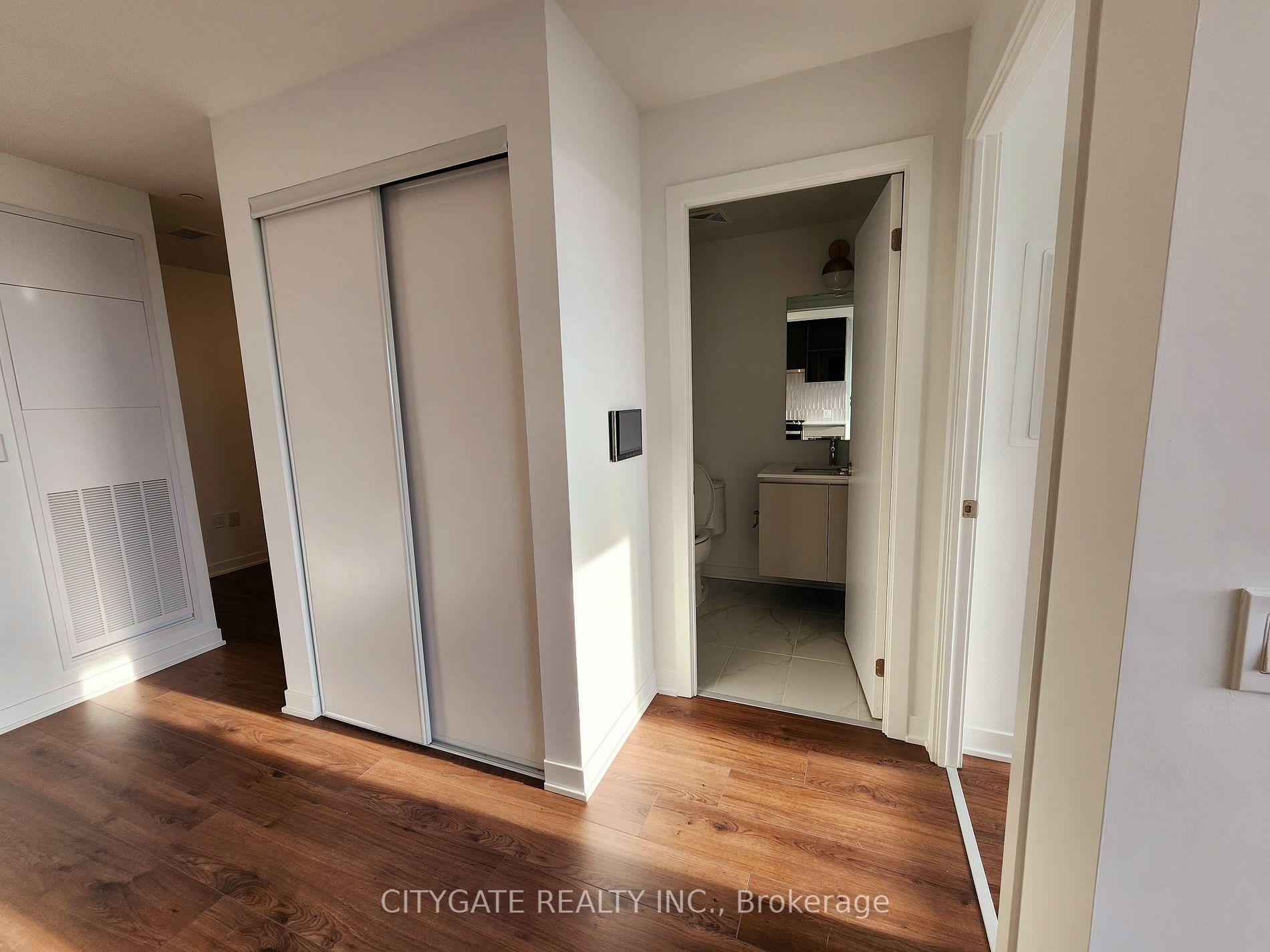 395 Dundas St, #410