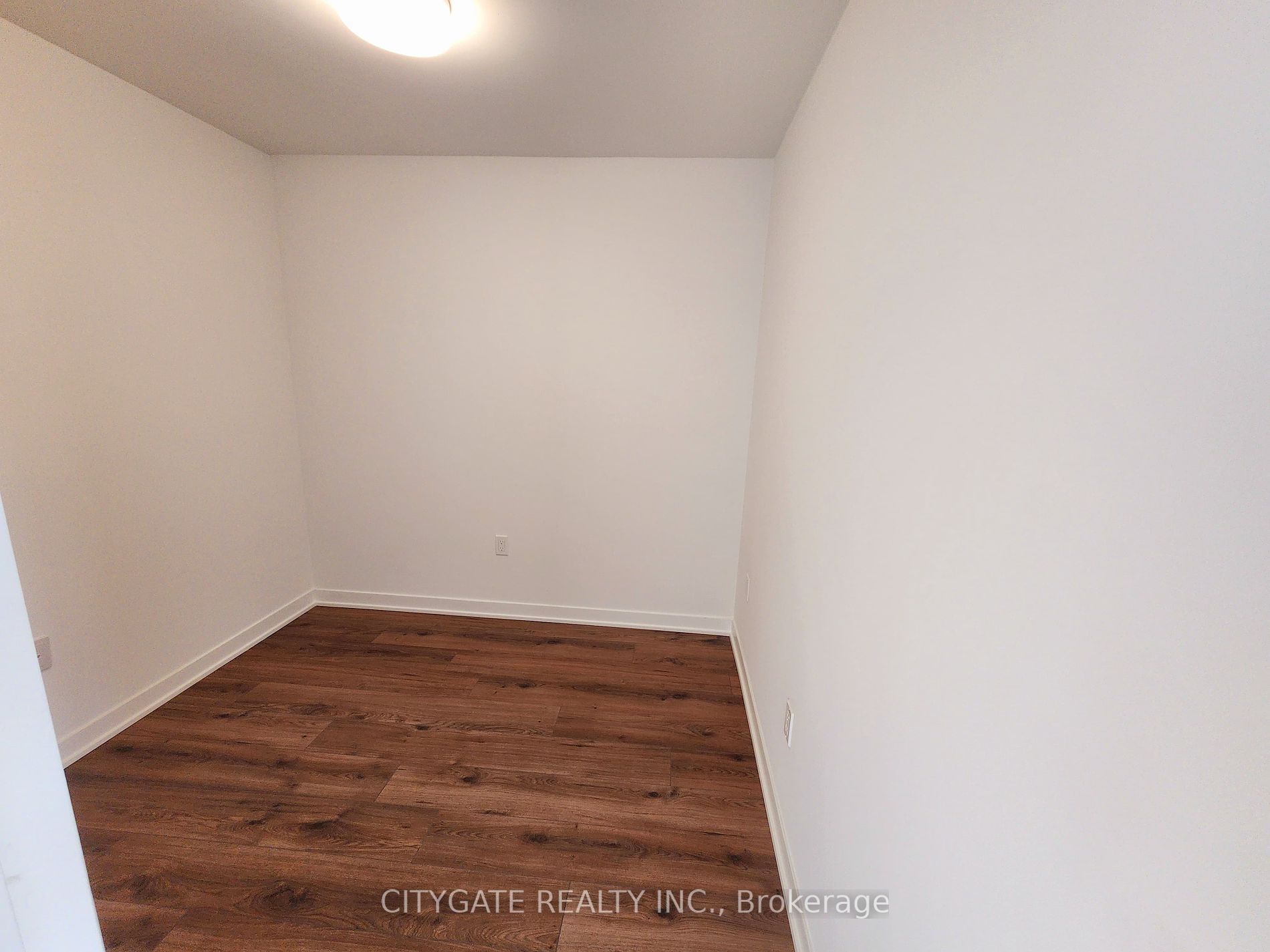 395 Dundas St, #410