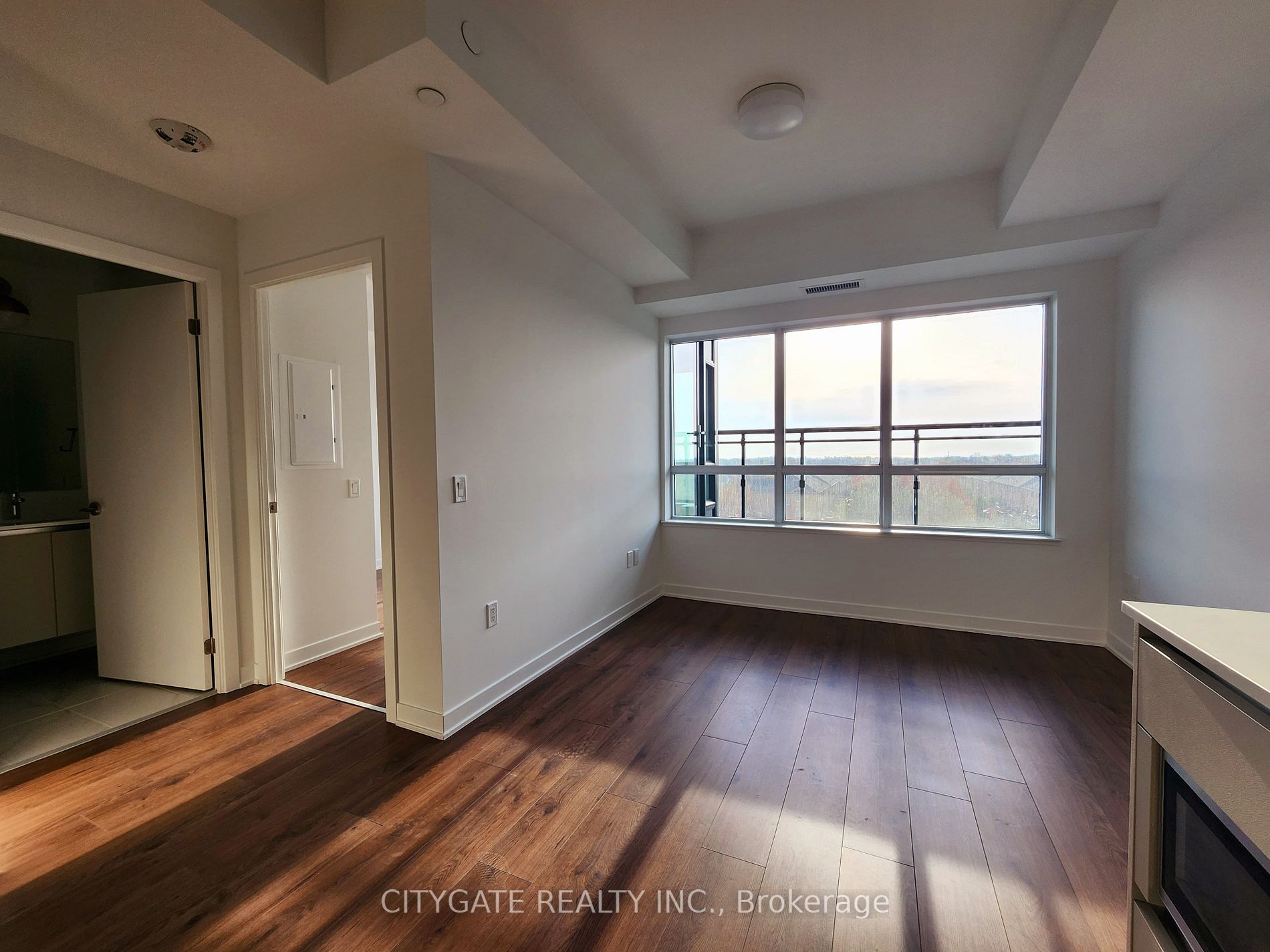 395 Dundas St, #410