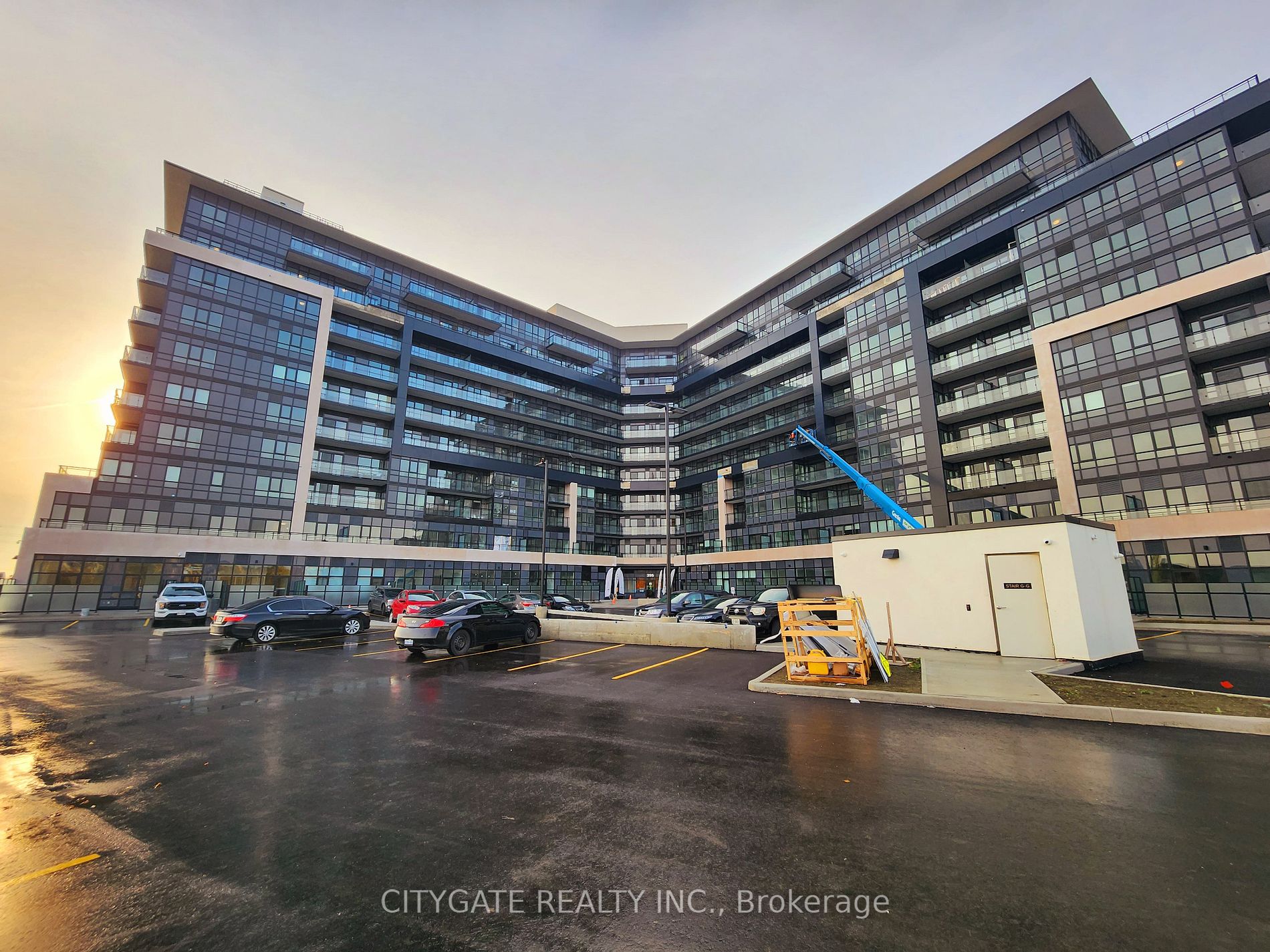 395 Dundas St, #410